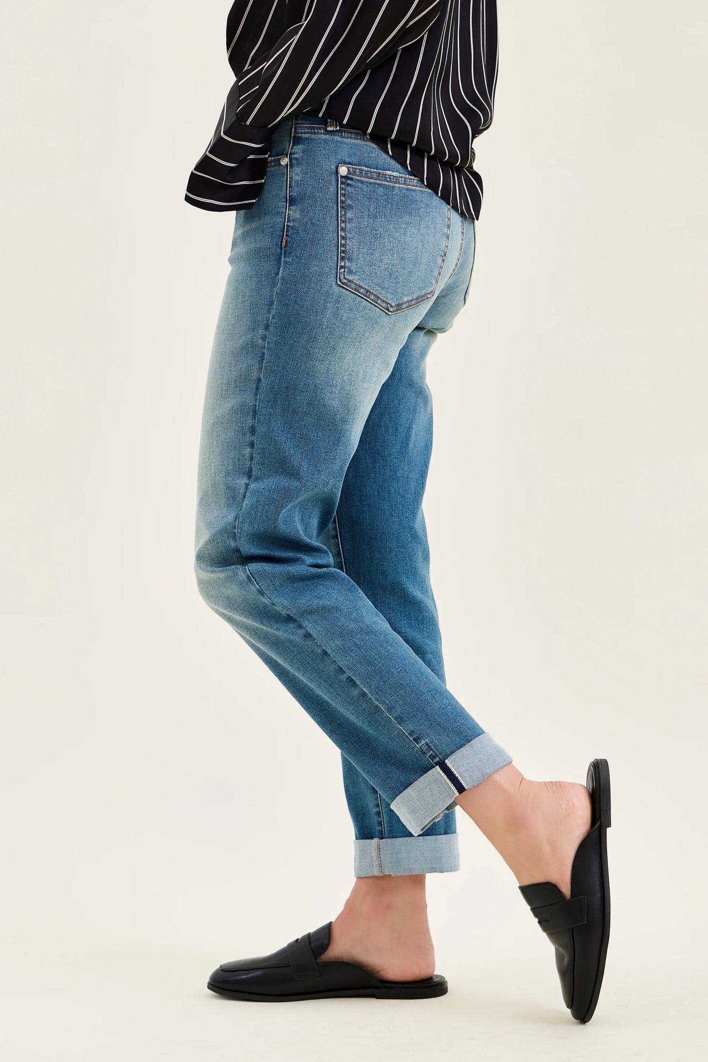 881089 Mid Rise Boyfriend Cool Denim Judy Blue Jeans