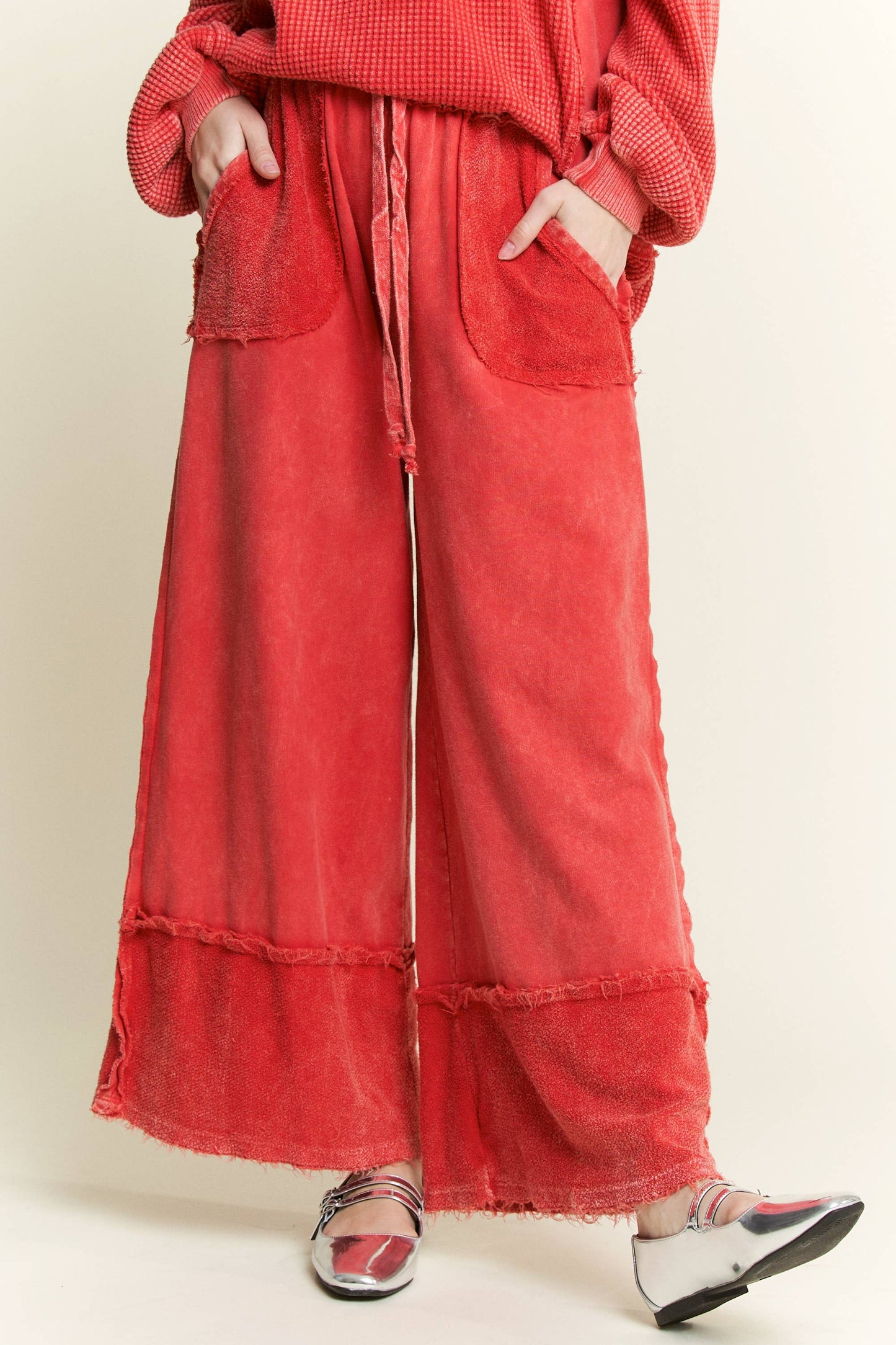 Mineral Wash Wide Pants with raw hem frayed details HP5536