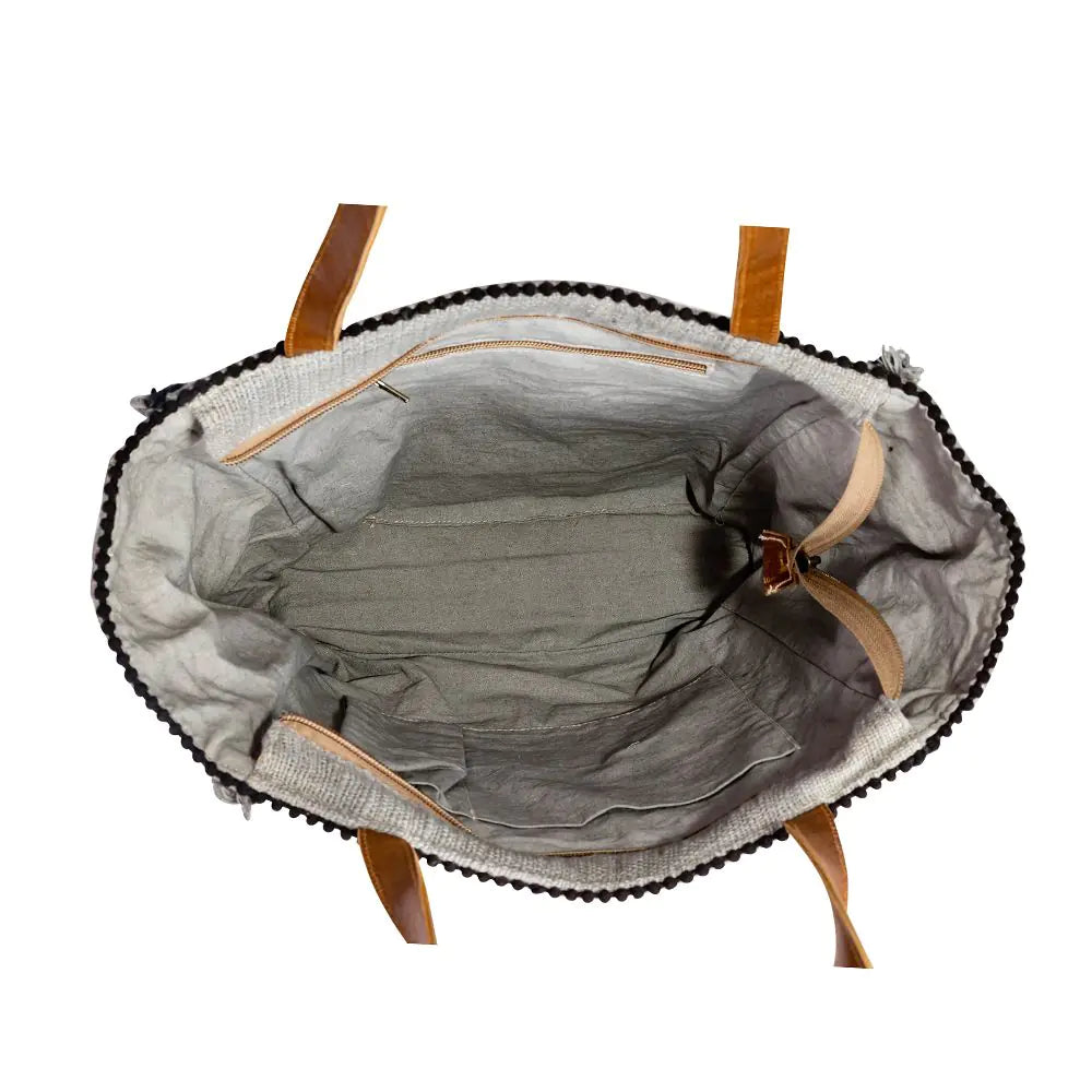 Bethanny Peak Tote Bag Myra