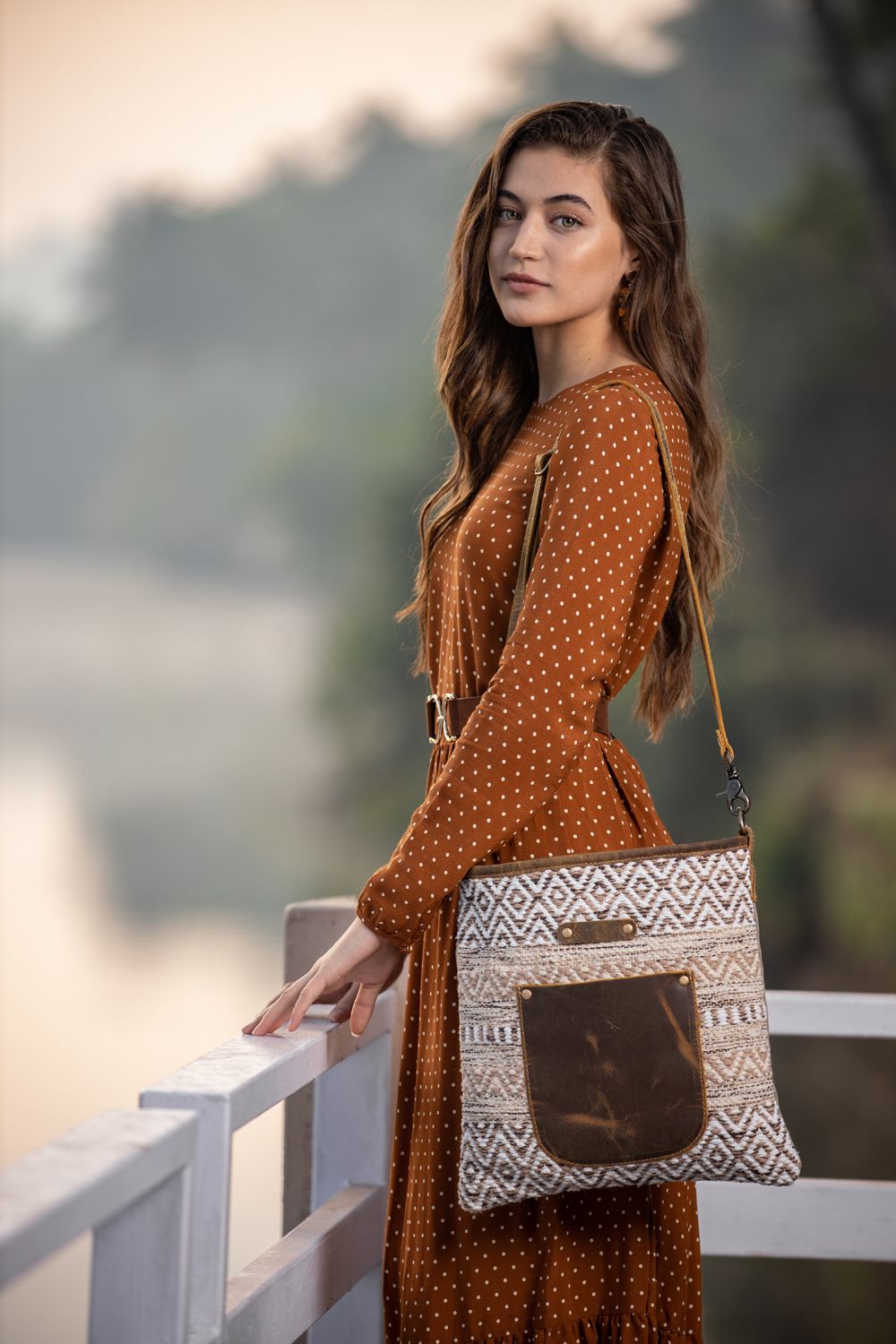 BEIGE WORLD SHOULDER BAG Myra