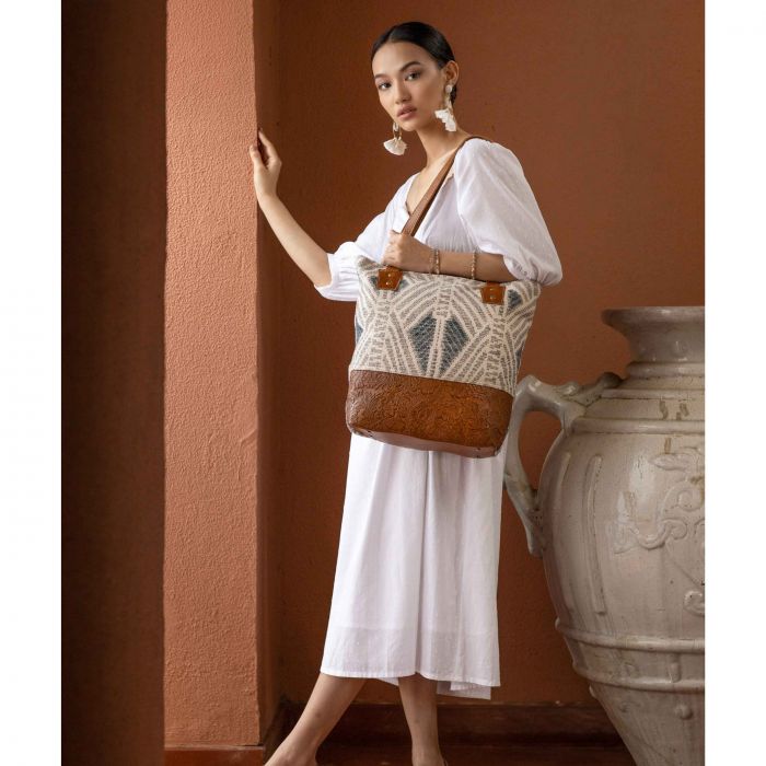 MINDBLOWING CONCEALED CARRY BAG Myra