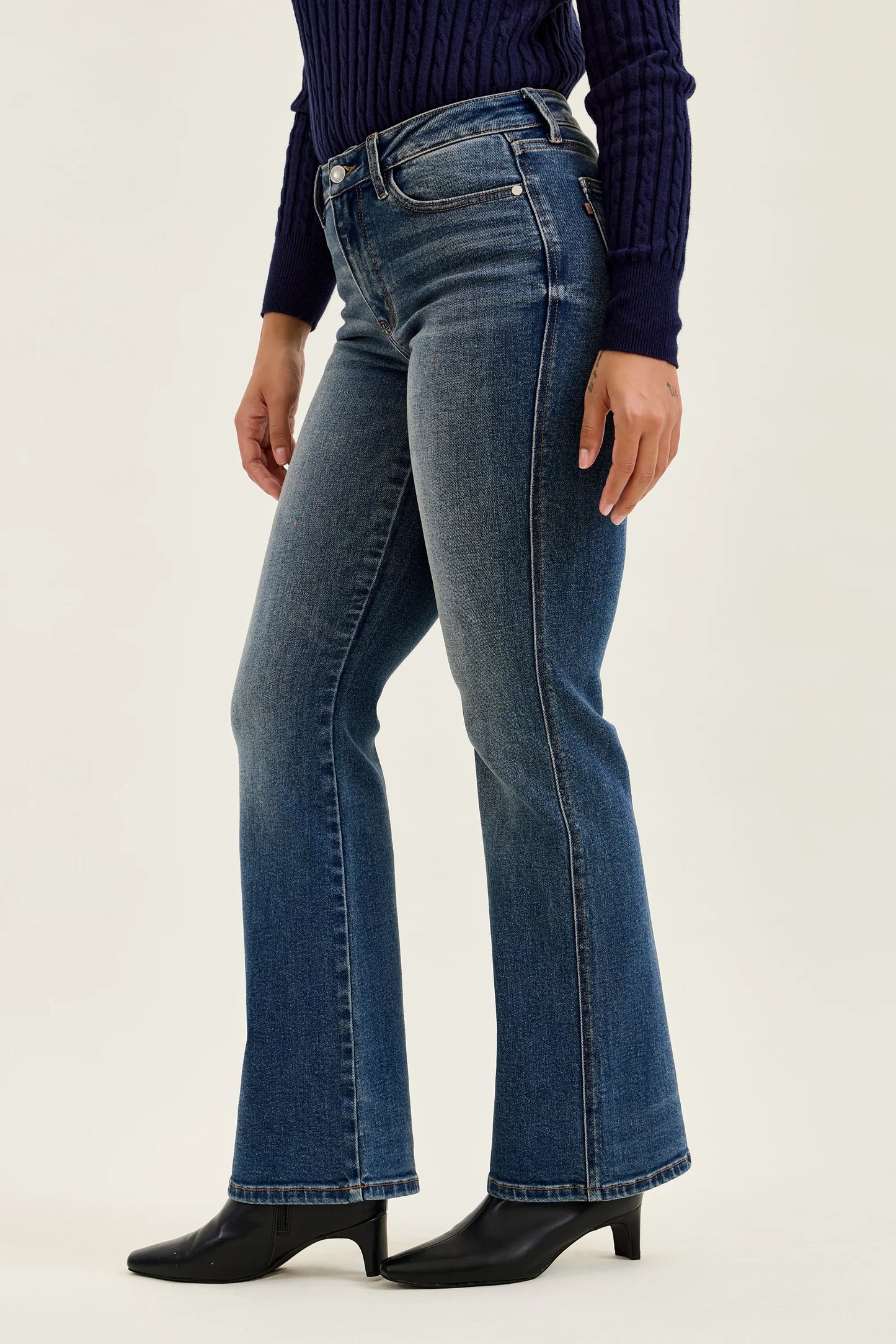 82751 – MR Daisy Bootcut | DK Dusk Rider Indigo Jeans