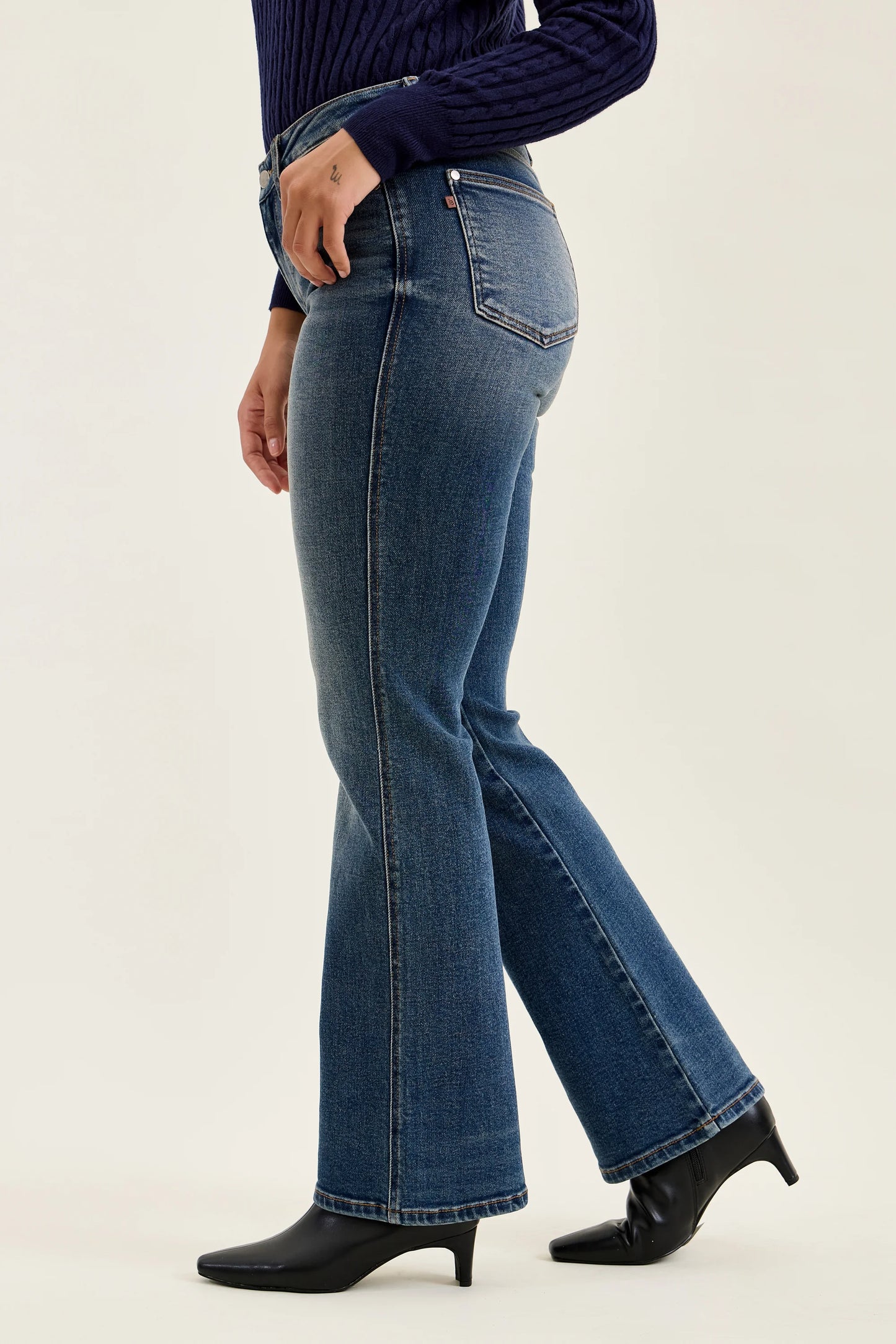 82751 – MR Daisy Bootcut | DK Dusk Rider Indigo Jeans