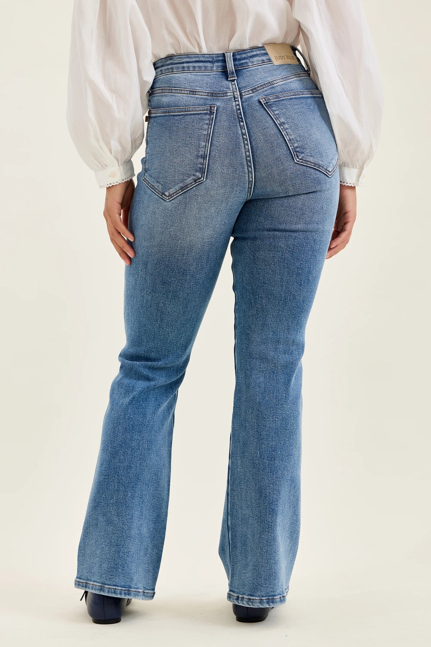 881162 HW Daisy Bootcut | Instant Classic Indigo Jeans