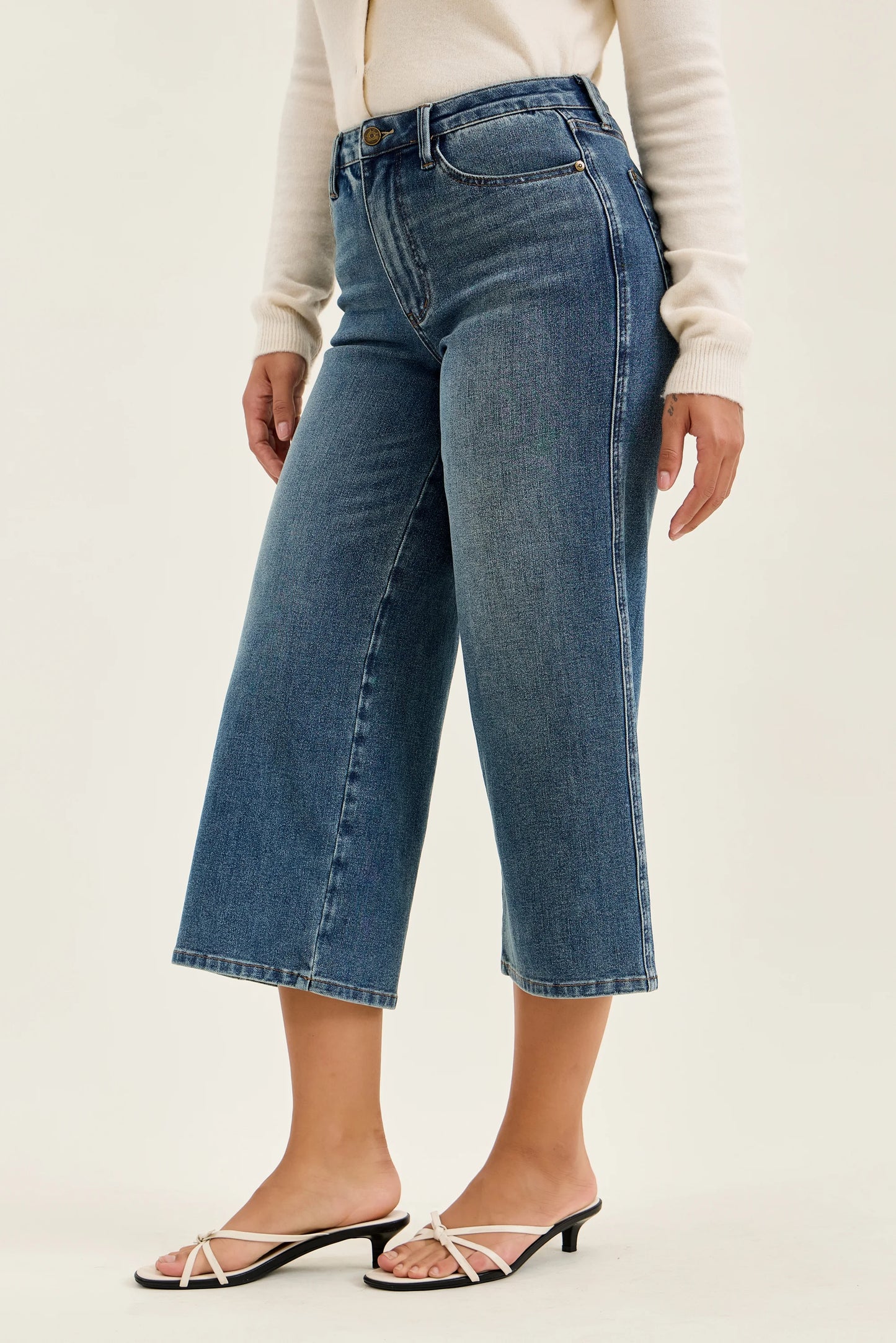 Judy Blue 881186 Dottie Wide Crop – MD Quarry Fade Jeans