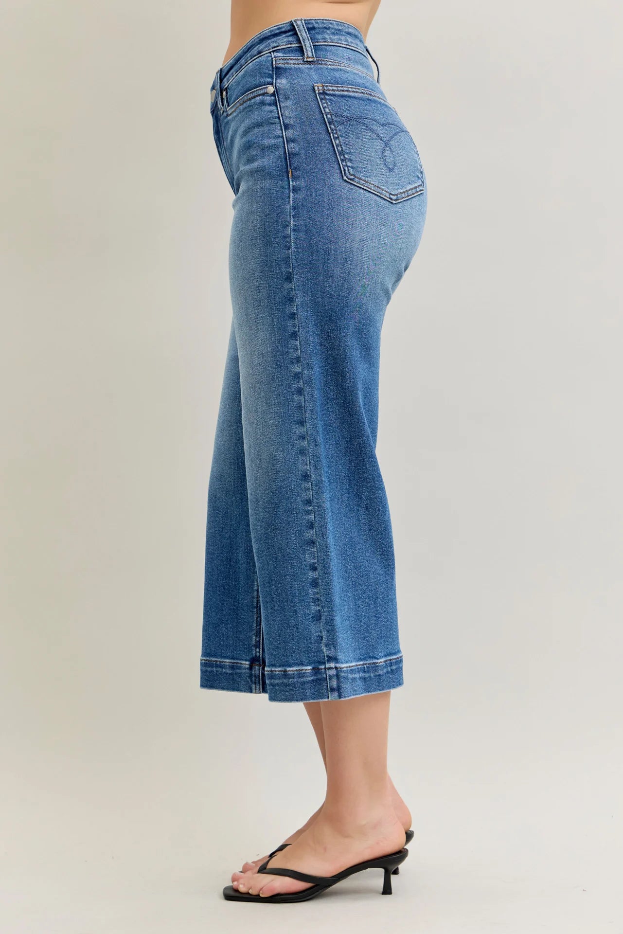 Judy Blue 881006 MR Wide Crop with Vintage Pockets Wide Hem Jeans