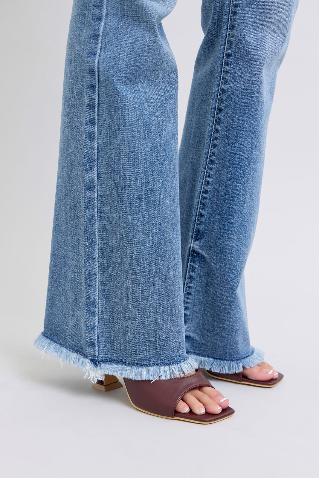 82486 HW Bootcut Fray Hem Judy Blue Jeans