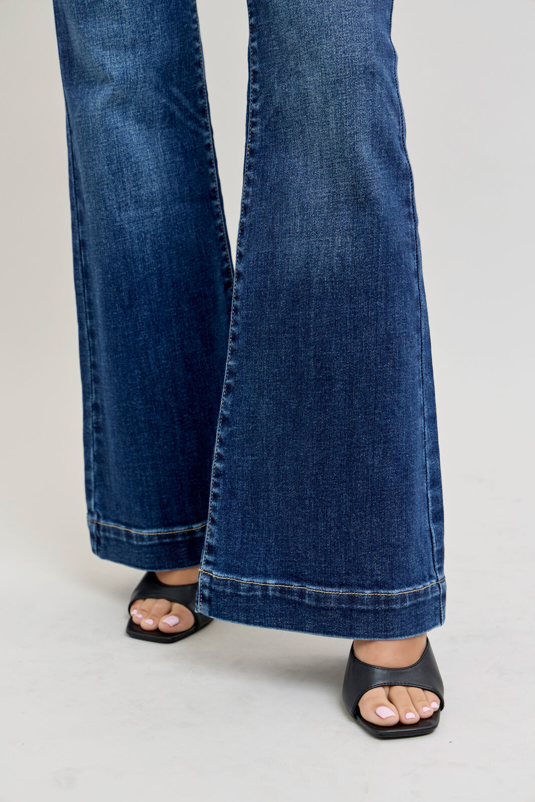 82637 Judy Blue HW Petite Trouser Flare Jeans