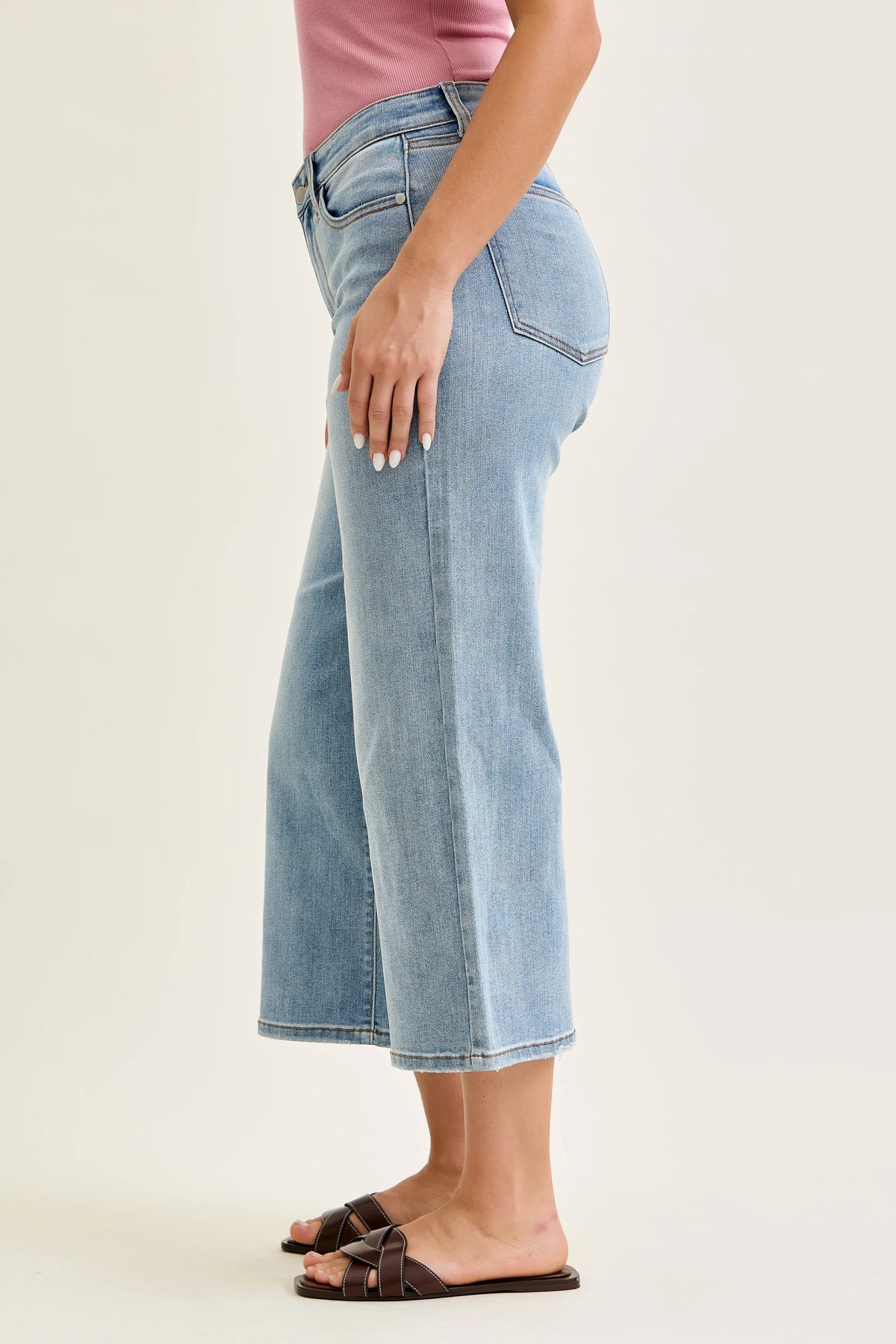 82690 Judy Blue Mid Rise Wide Crop Jeans