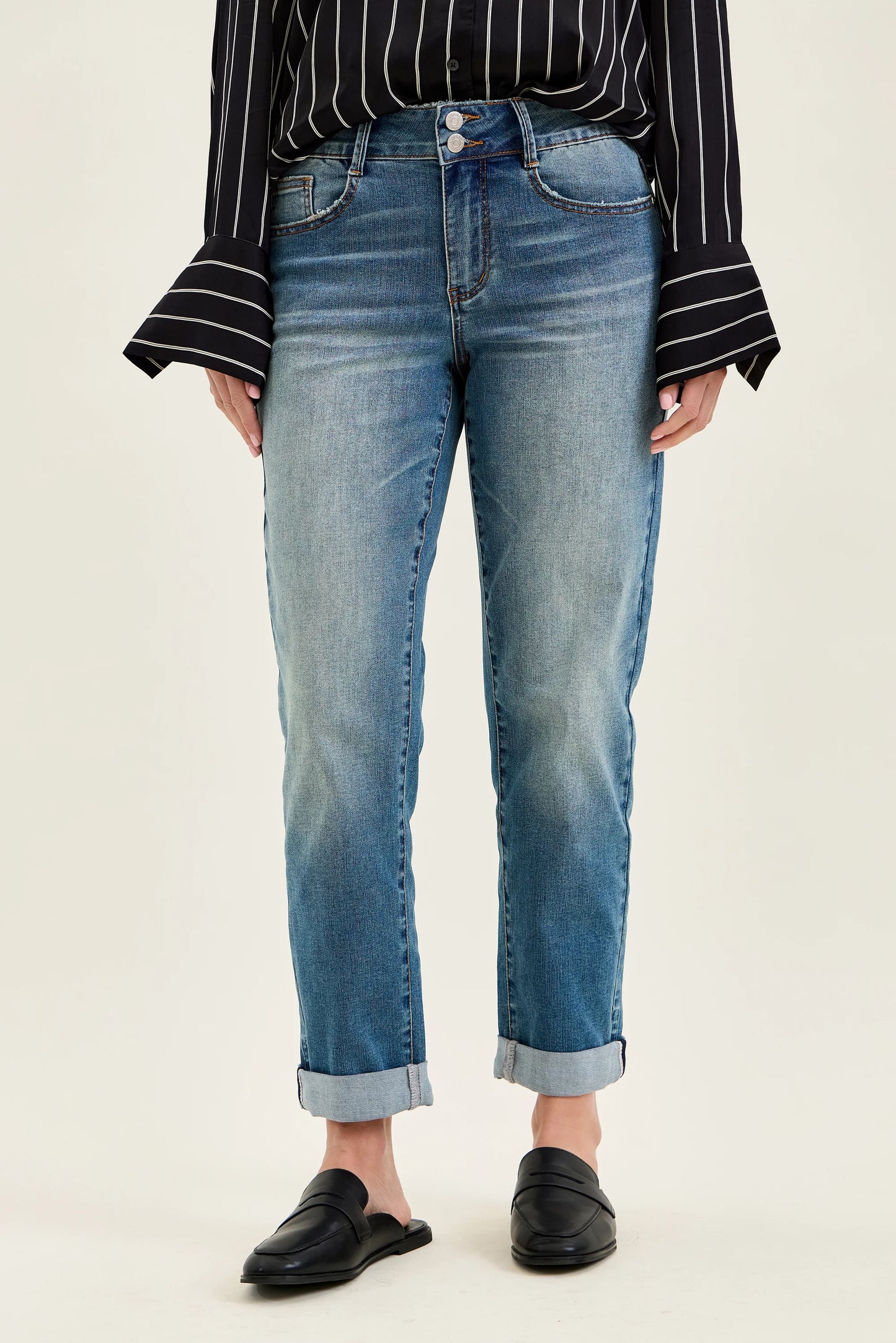 881089 Mid Rise Boyfriend Cool Denim Judy Blue Jeans