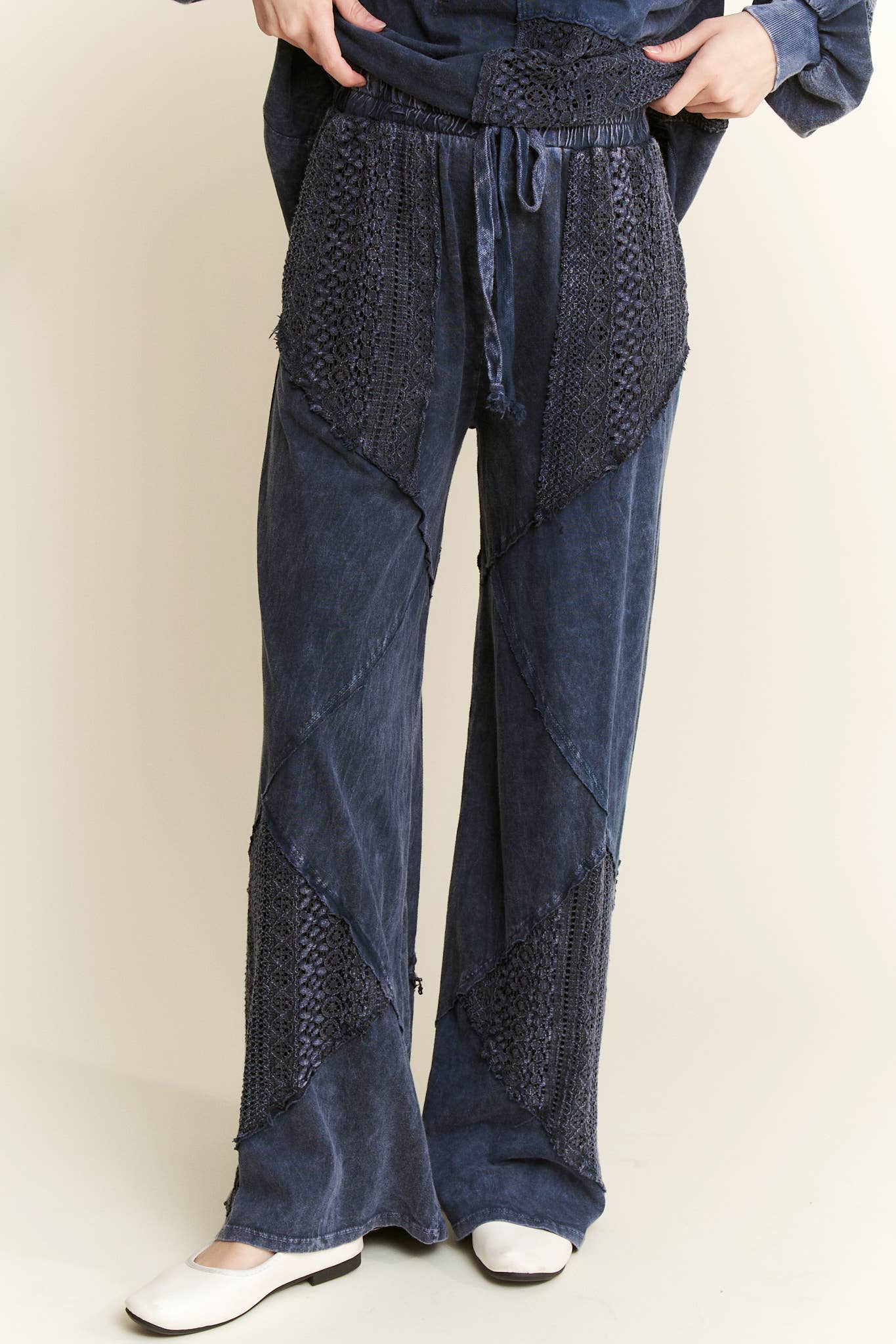 Mineral Wash Lace detailed straight leg pants HP6030