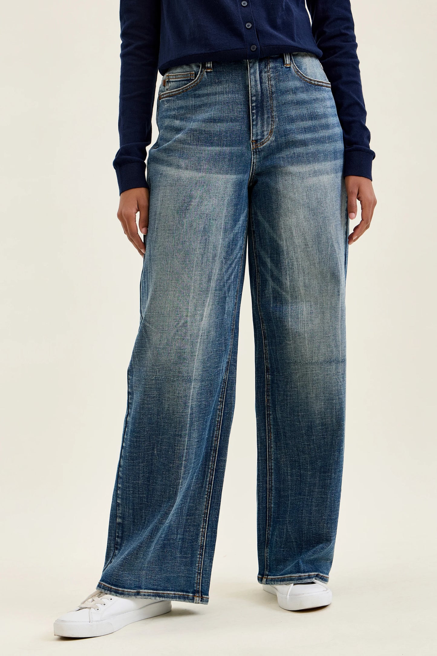 881157 HW WILHELMINA Baggy MD Vintage Blast Jeans Judy Blue