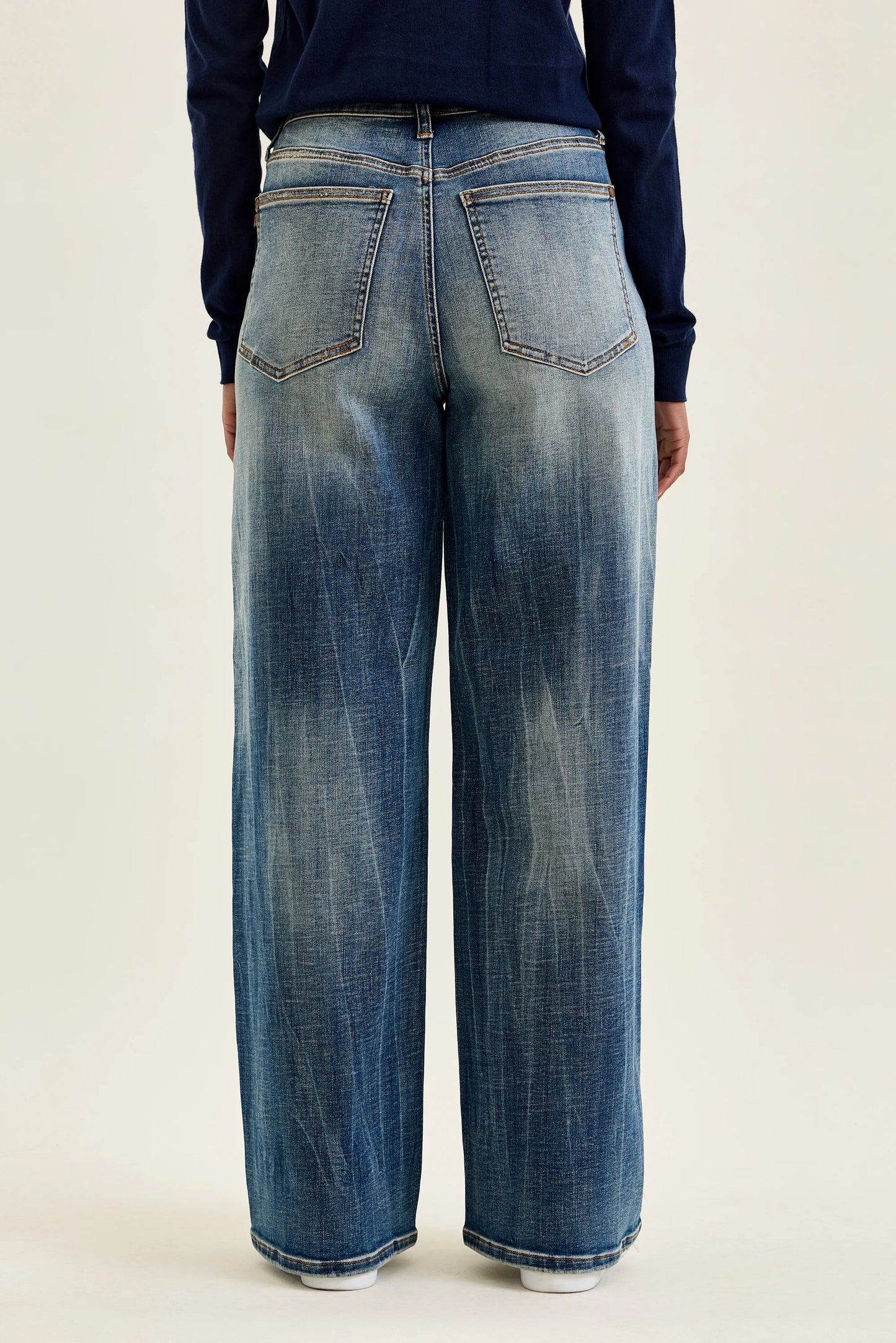 881157 HW WILHELMINA Baggy MD Vintage Blast Jeans Judy Blue