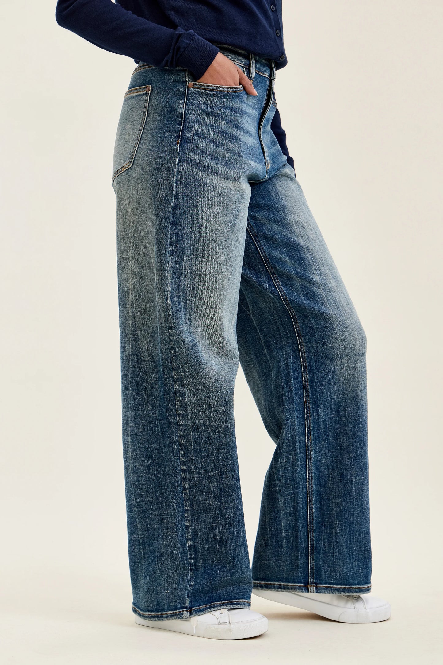 881157 HW WILHELMINA Baggy MD Vintage Blast Jeans Judy Blue
