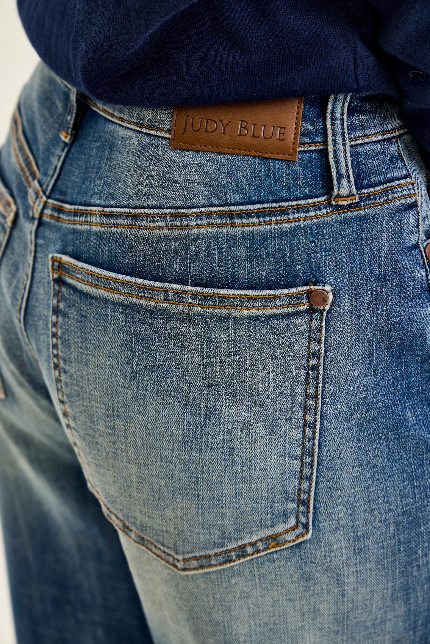 881157 HW WILHELMINA Baggy MD Vintage Blast Jeans Judy Blue