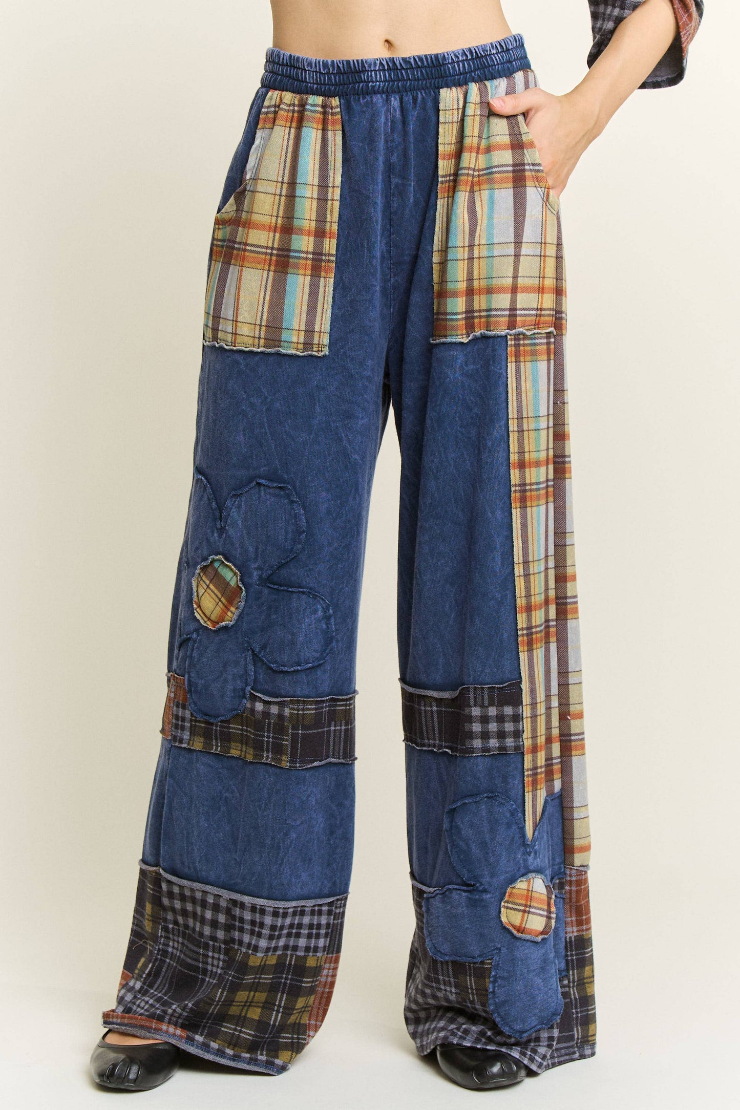 Mineral Washed Plaid Daisy Pants HP6738