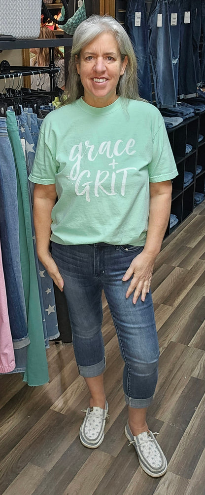 72121 Judy Blue Dark Wash Cuffed Capris Jeans