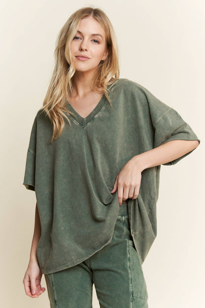 Mineral Wash VNECK everyday Tshirt HT4166