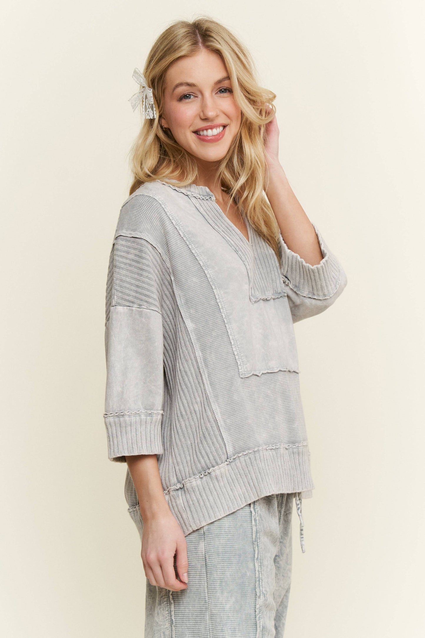 Mineral Washed Split Neckline sweatshirt HT6291