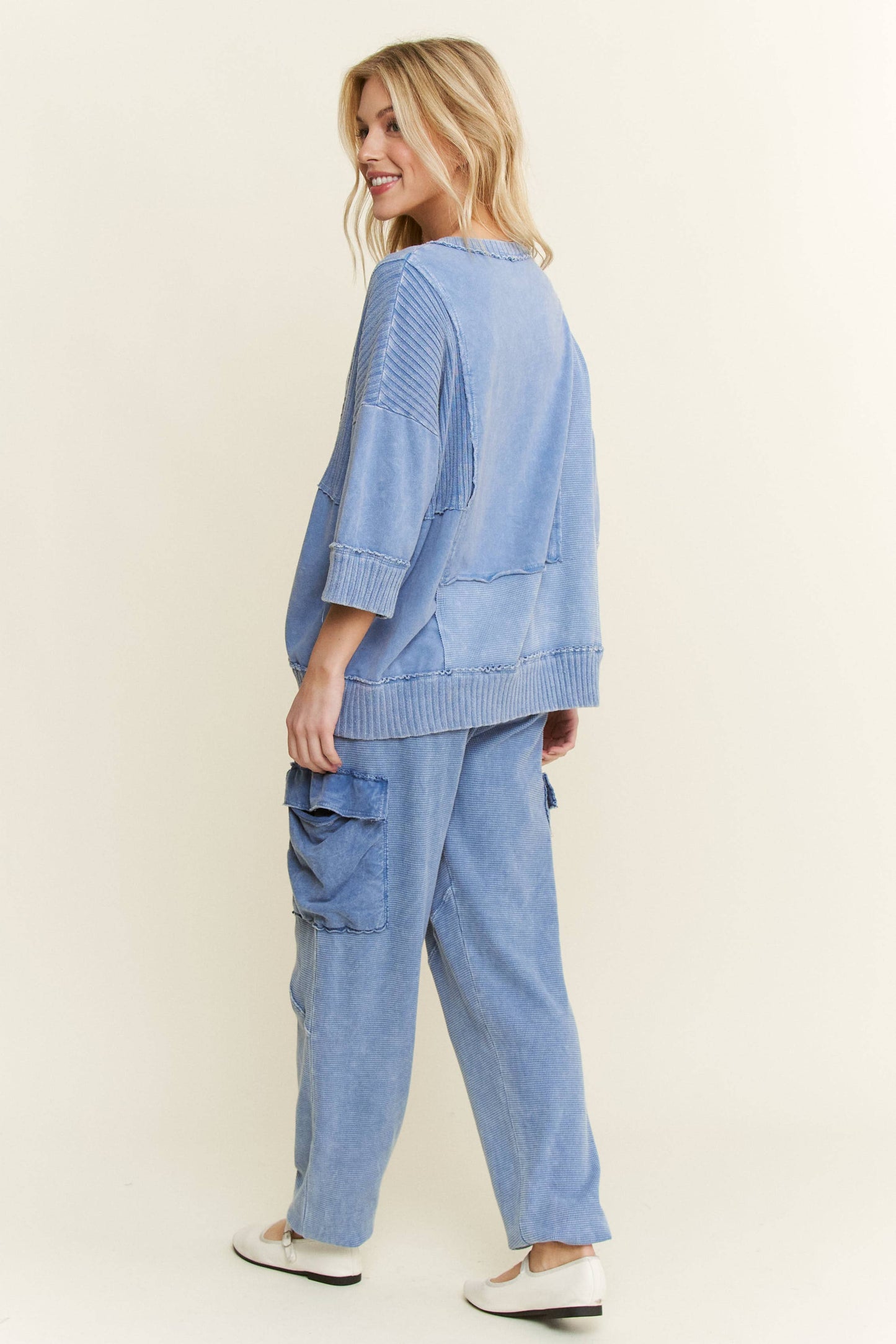 Mineral Washed Split Neckline sweatshirt HT6291