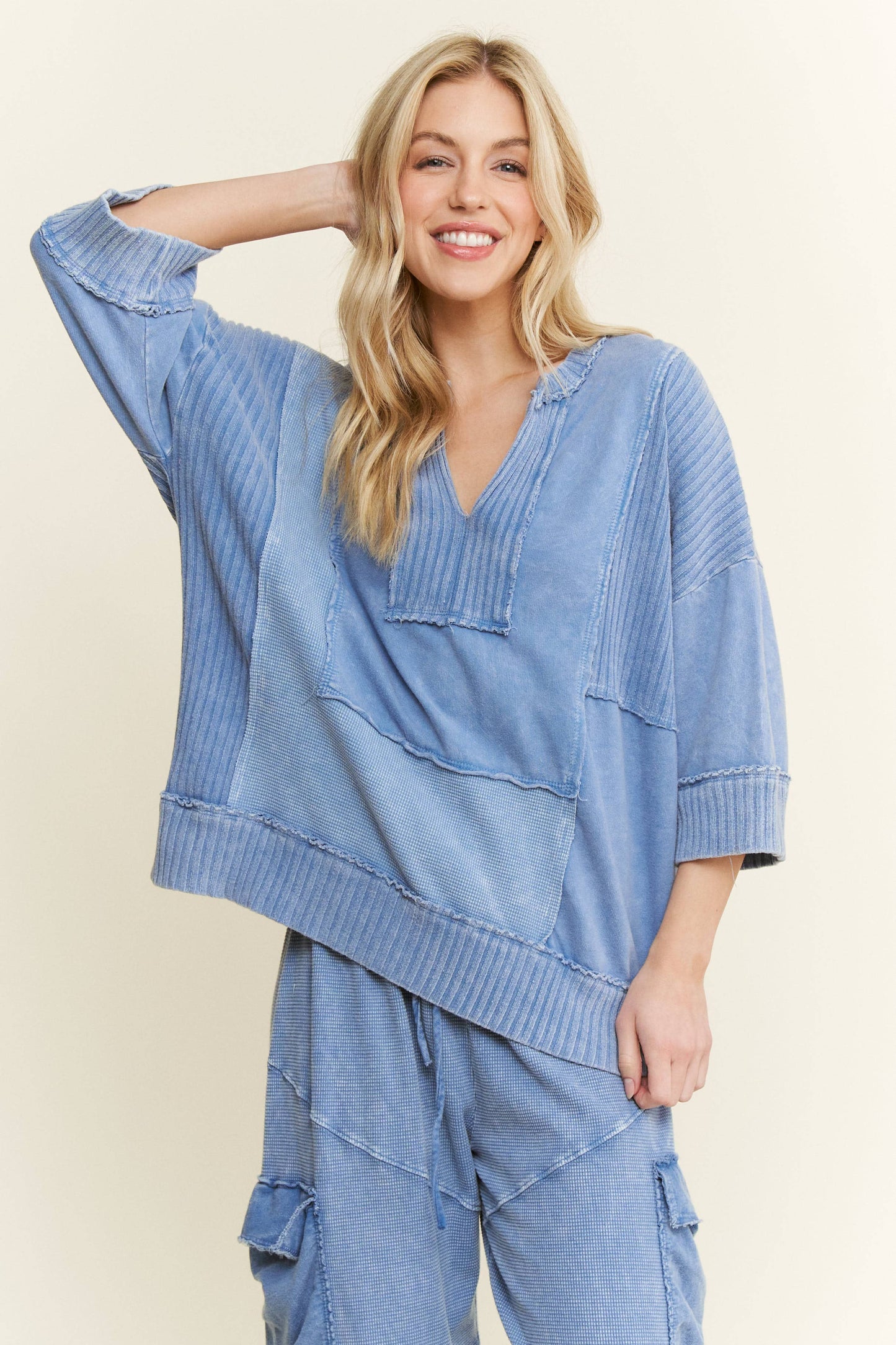 Mineral Washed Split Neckline sweatshirt HT6291