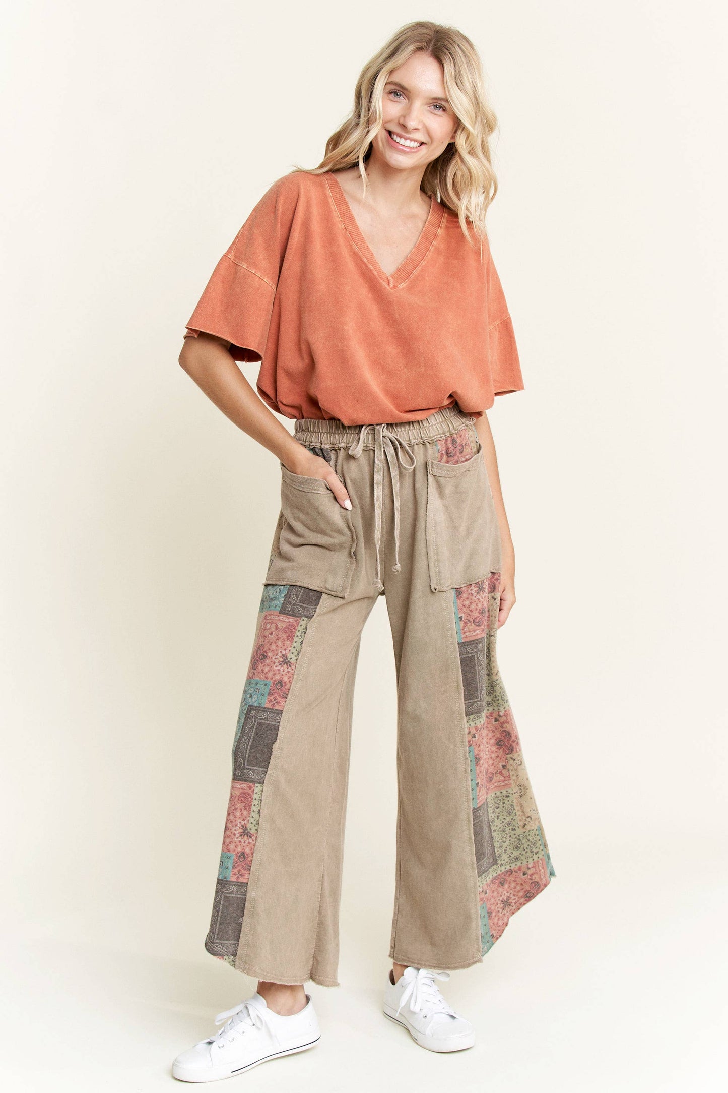 Mineral Wash VNECK everyday Tshirt HT4166