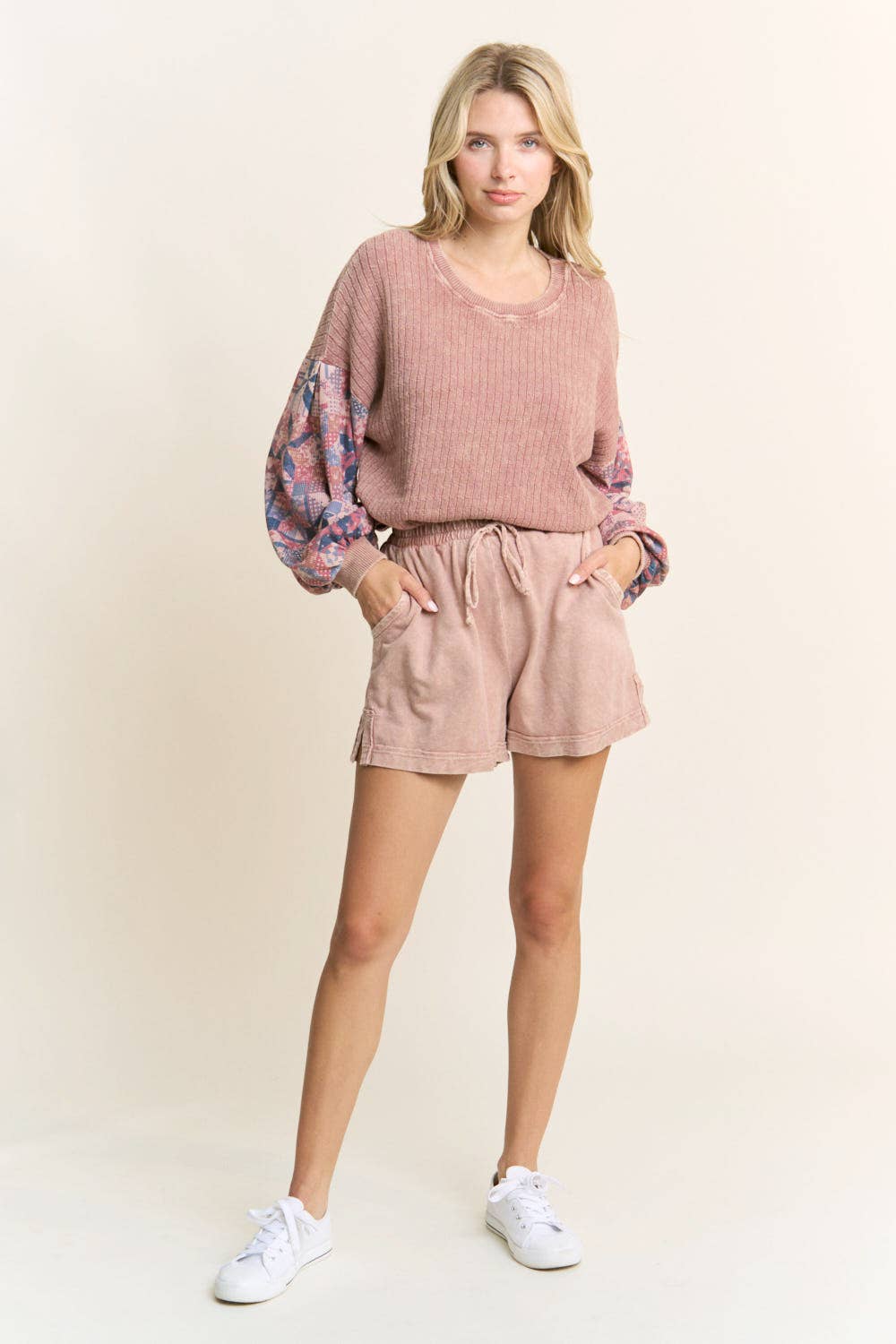 Mineral Wash Light Shorts with Pocket and Side Slit HP5692