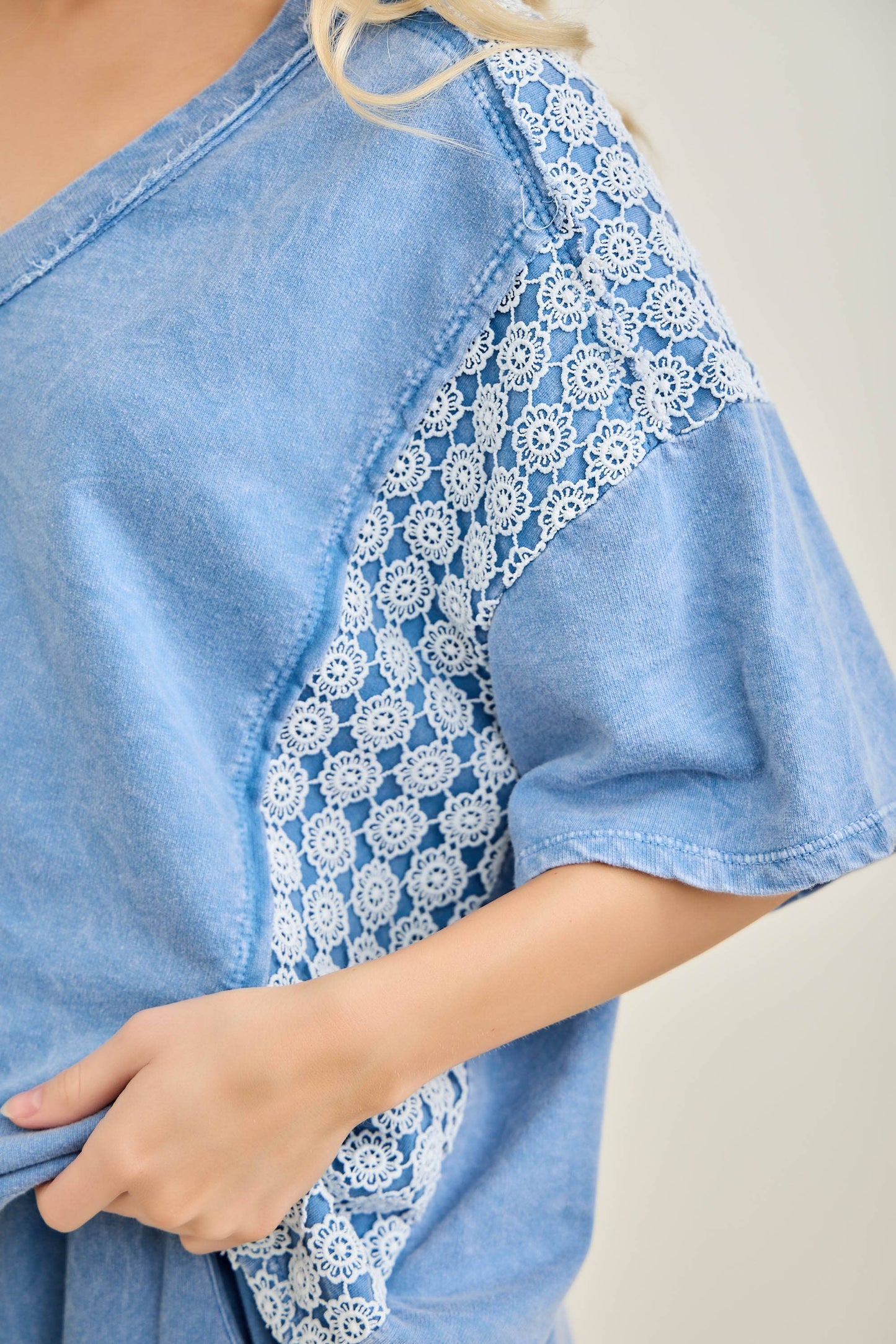 Mineral Washed Flower Daisy V-neck Shirt top HT6747