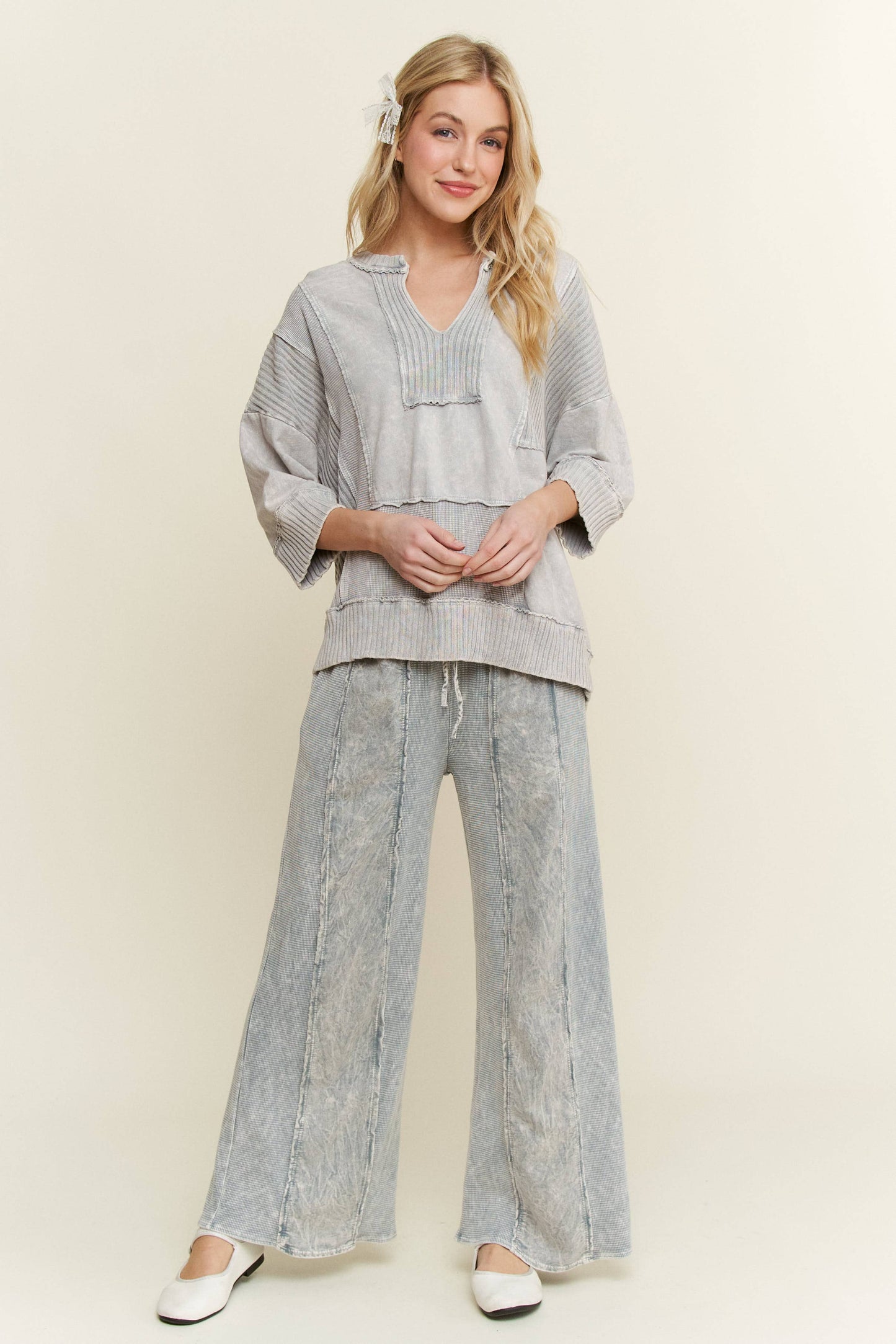 Mineral Washed Split Neckline sweatshirt HT6291