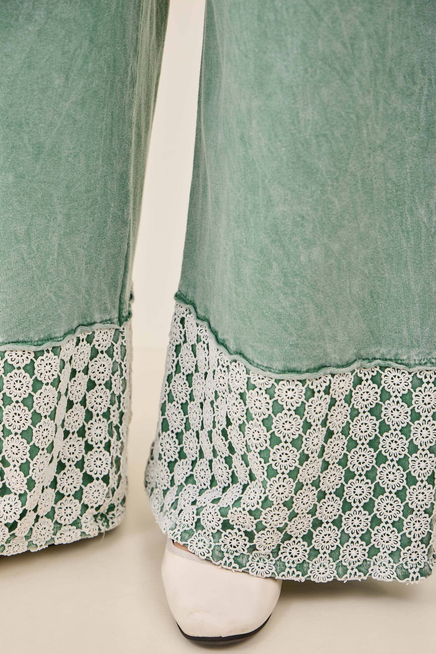 Mineral Washed Flower Daisy Long Leg Pants HP6016P1
