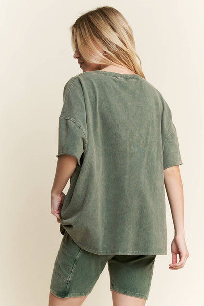 Mineral Wash VNECK everyday Tshirt HT4166