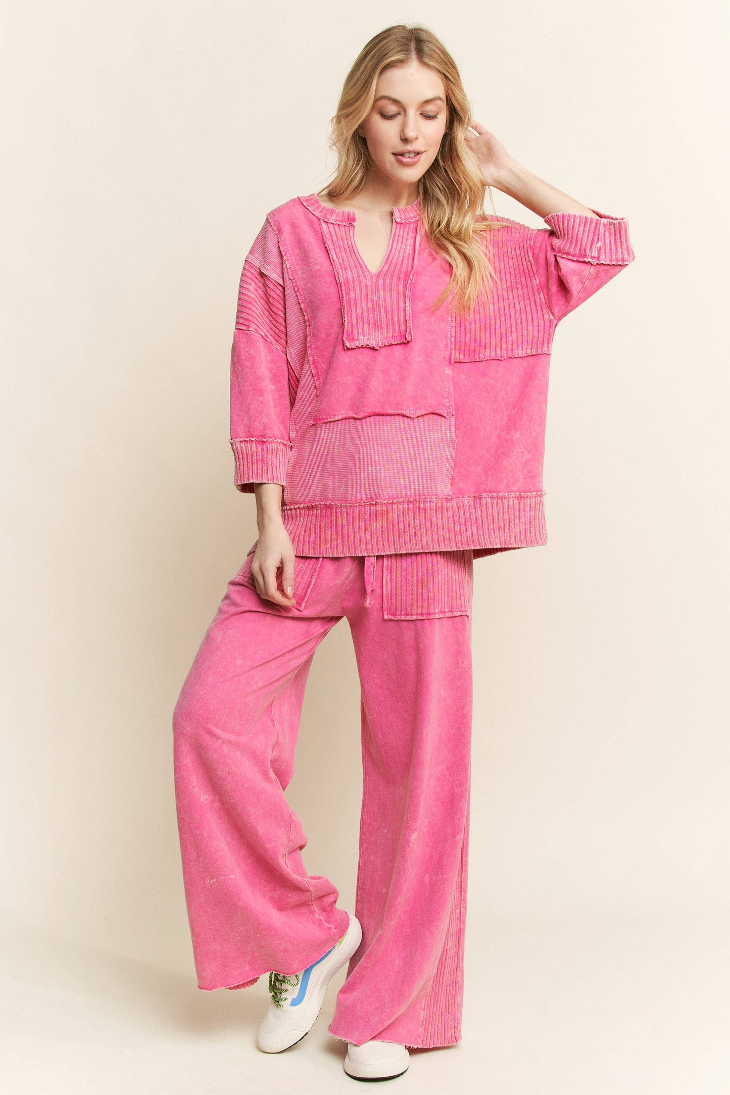 Mineral Washed Split Neckline sweatshirt HT6291