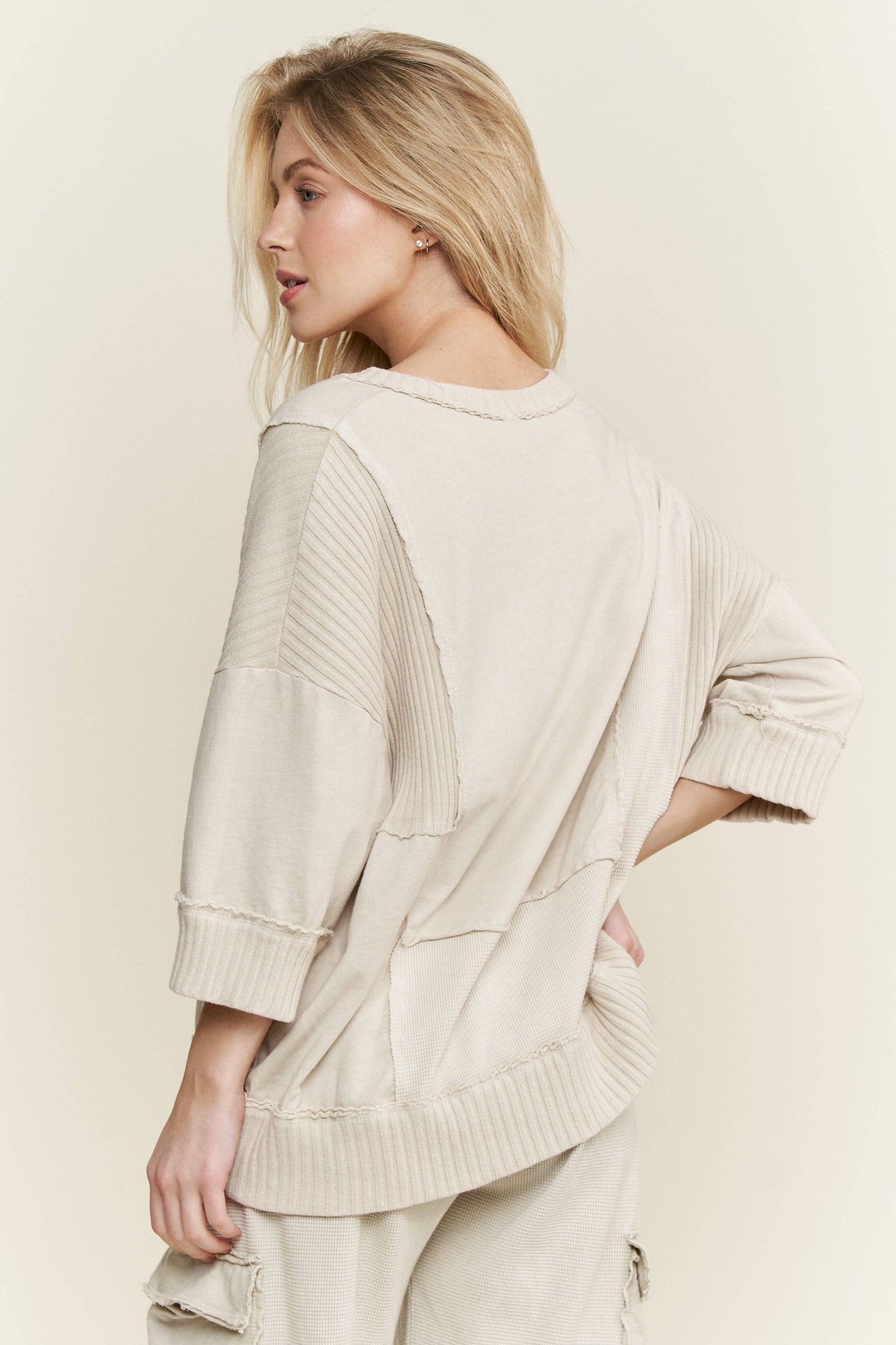 Mineral Washed Split Neckline sweatshirt HT6291