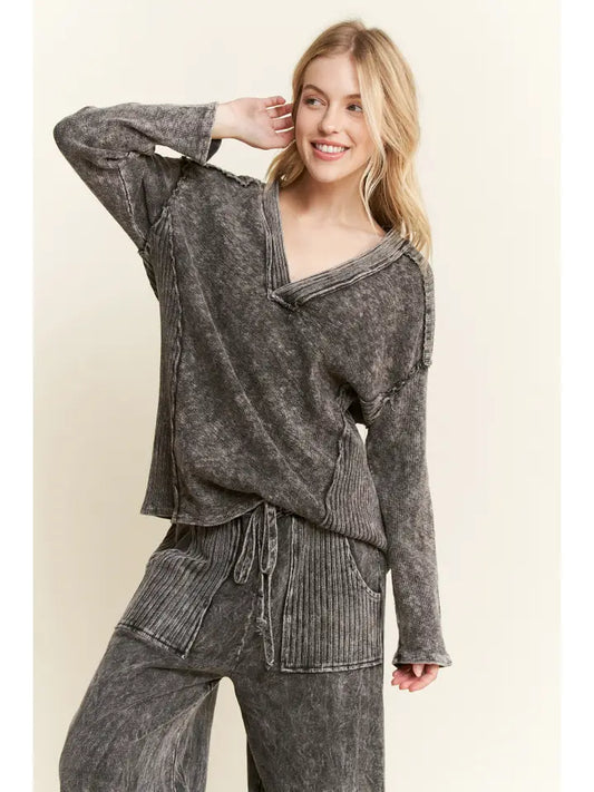 Mineral Wash Vneck Melangie knit sweater