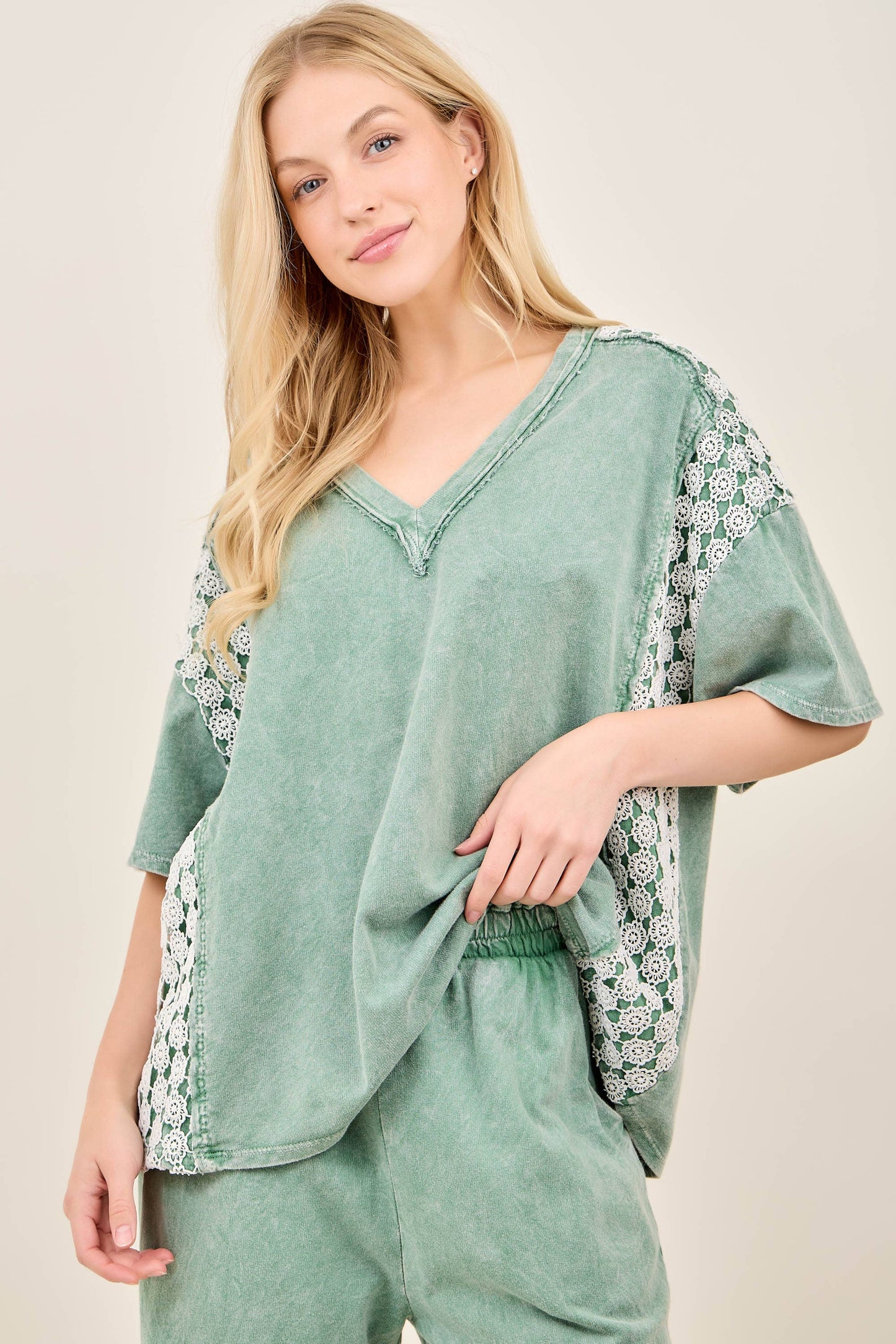 Mineral Washed Flower Daisy V-neck Shirt top HT6747
