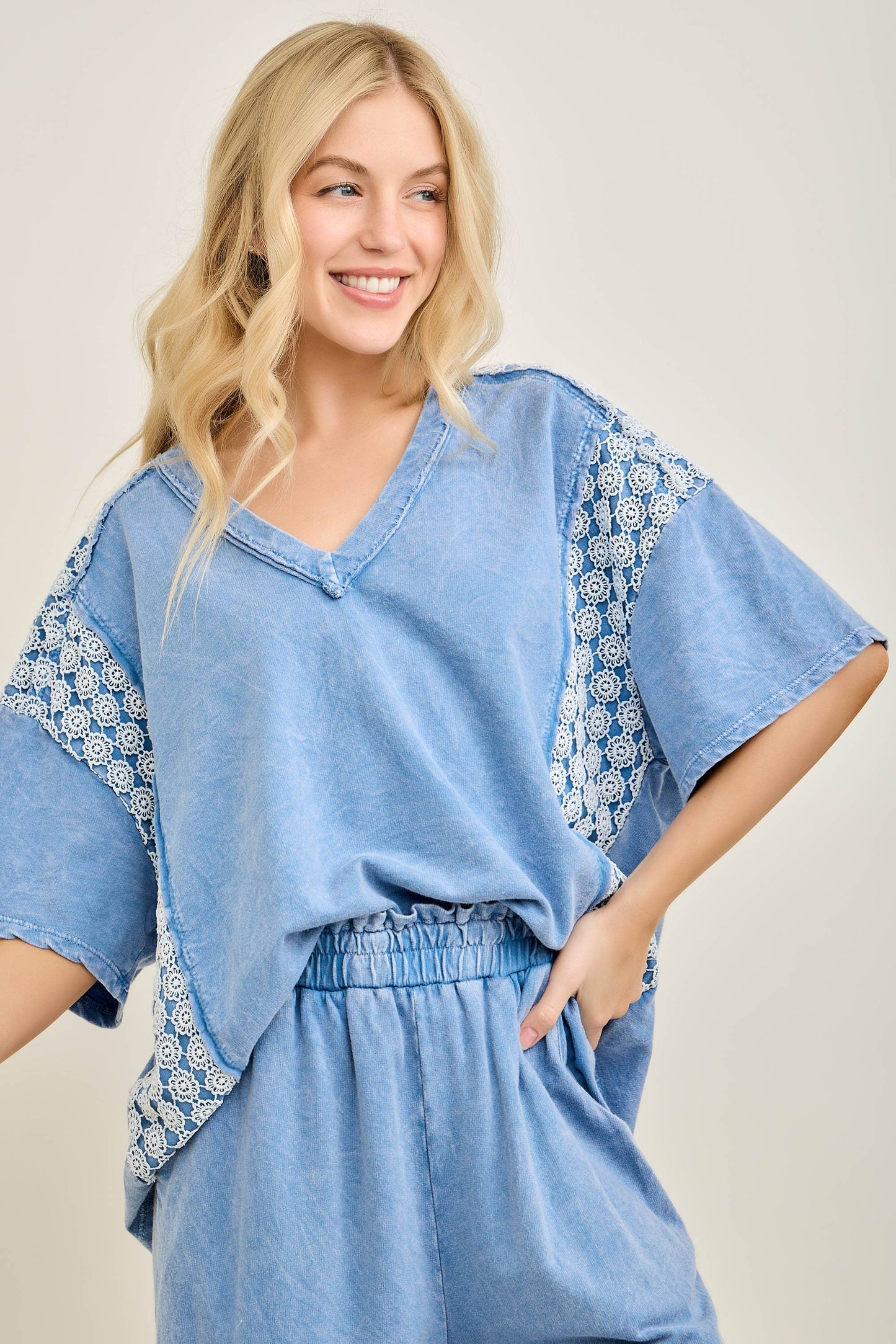 Mineral Washed Flower Daisy V-neck Shirt top HT6747