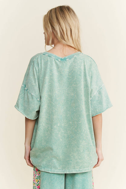 Mineral Wash VNECK everyday Tshirt HT4166