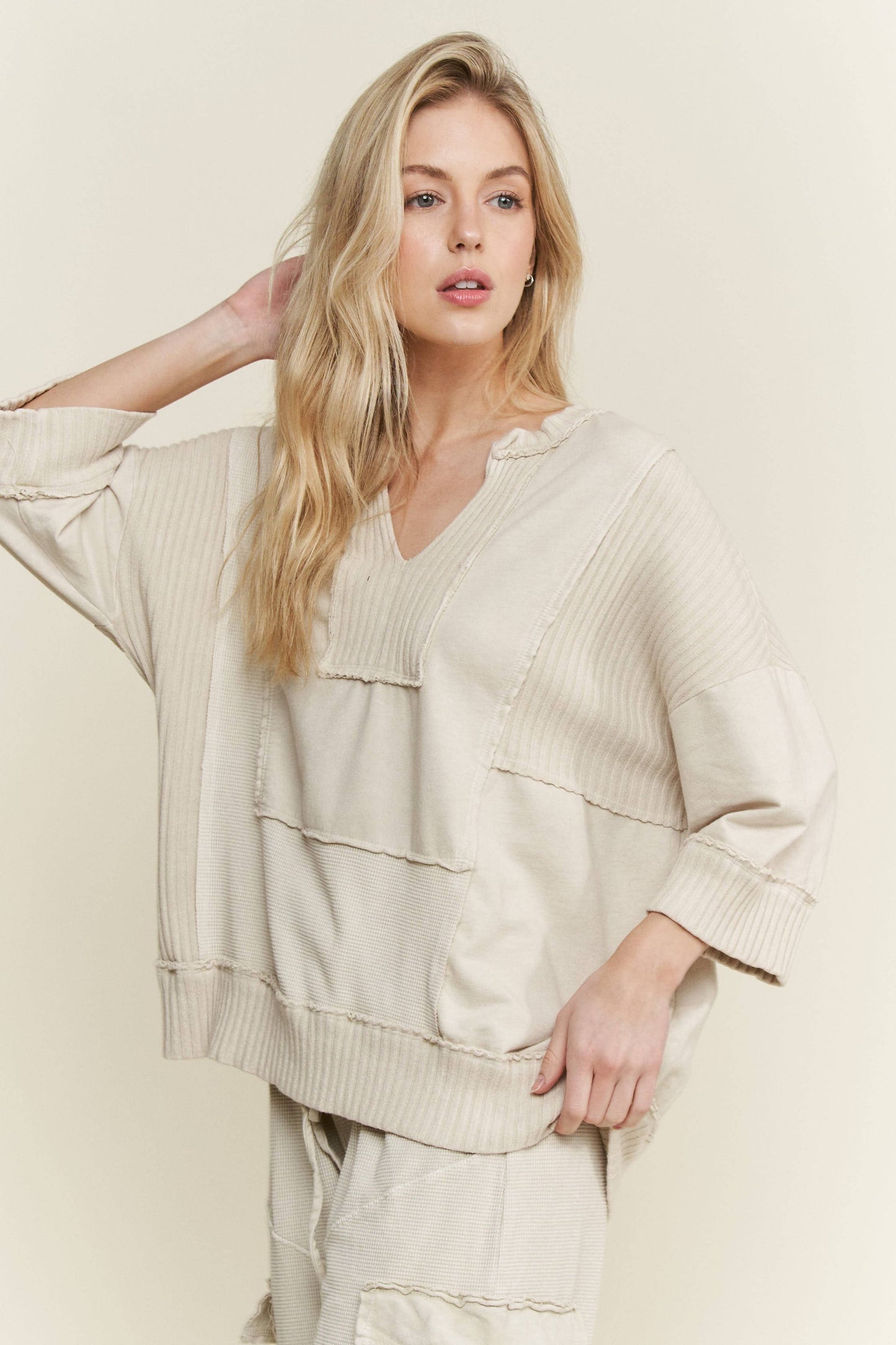 Mineral Washed Split Neckline sweatshirt HT6291