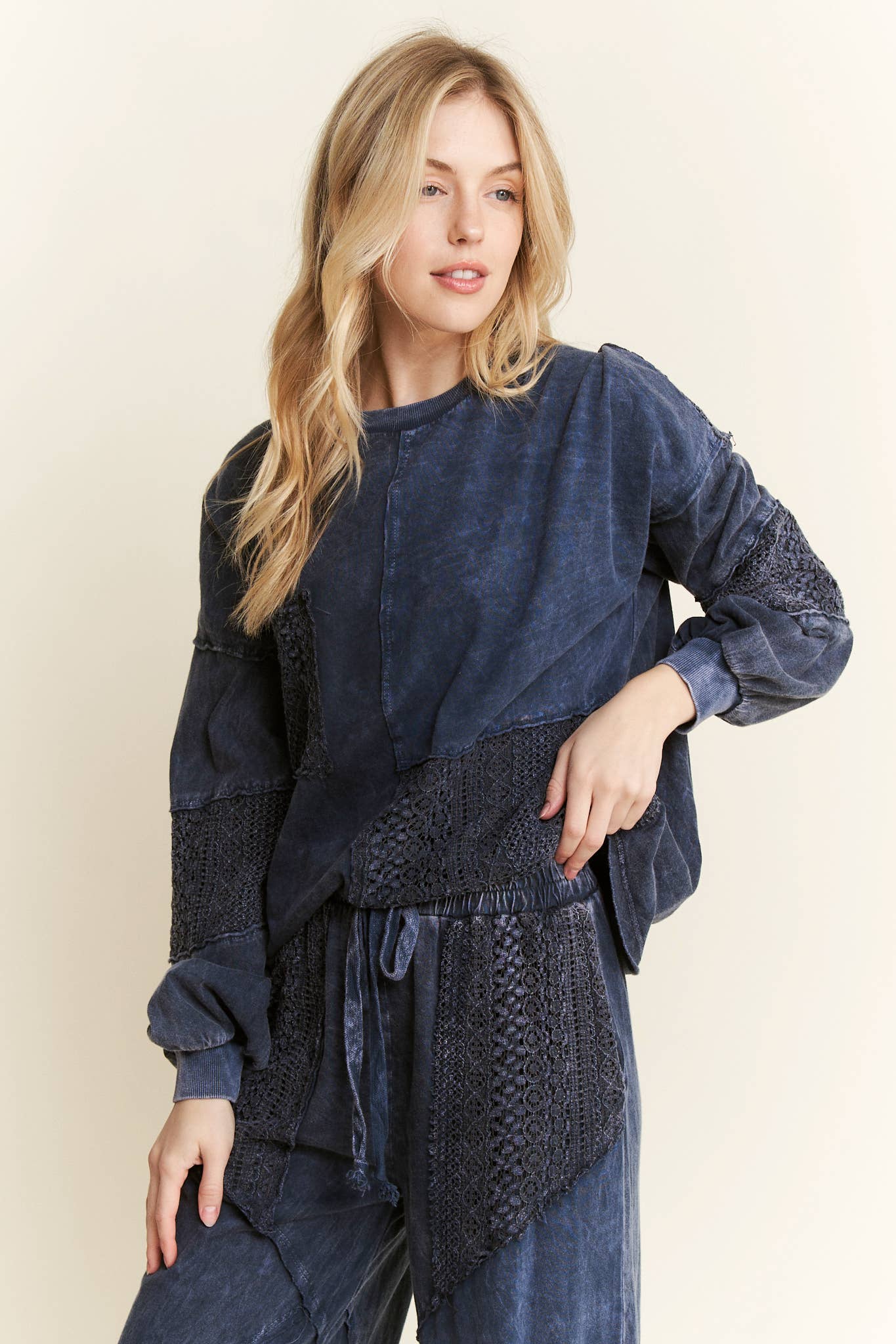 Mineral Wash Lace detailed Long Sleeve sweatshirt HT6027