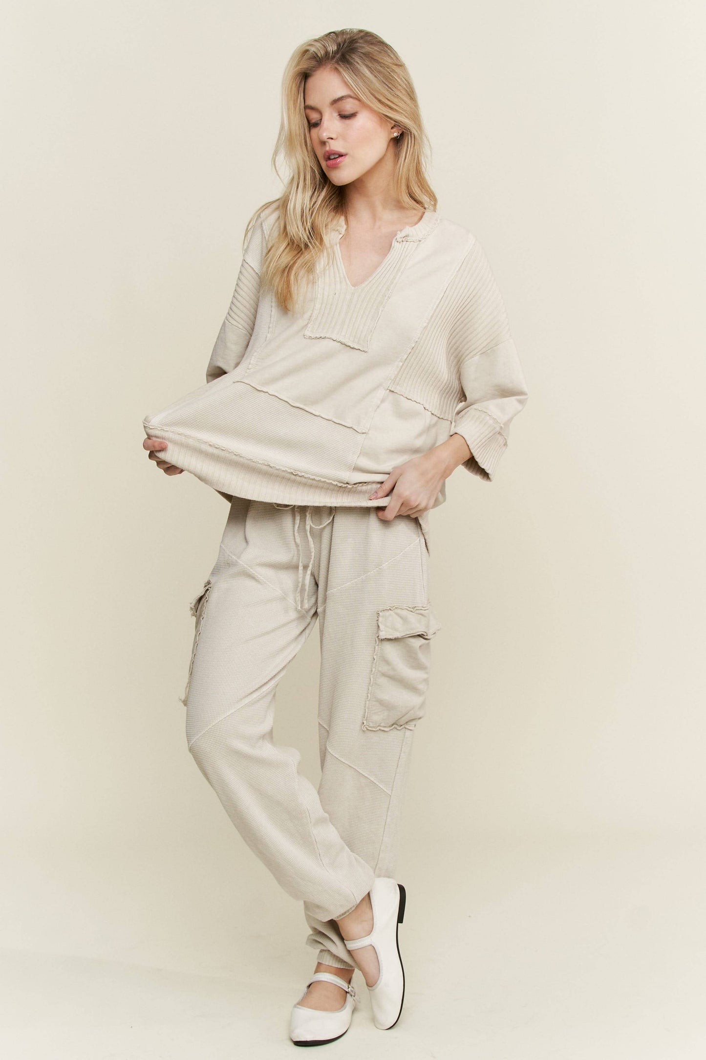 Mineral Washed Split Neckline sweatshirt HT6291