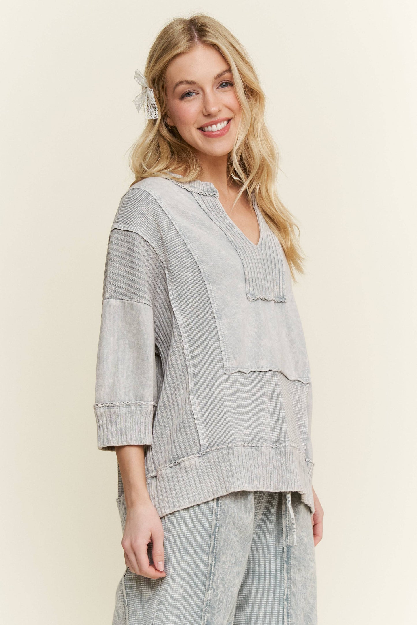Mineral Washed Split Neckline sweatshirt HT6291