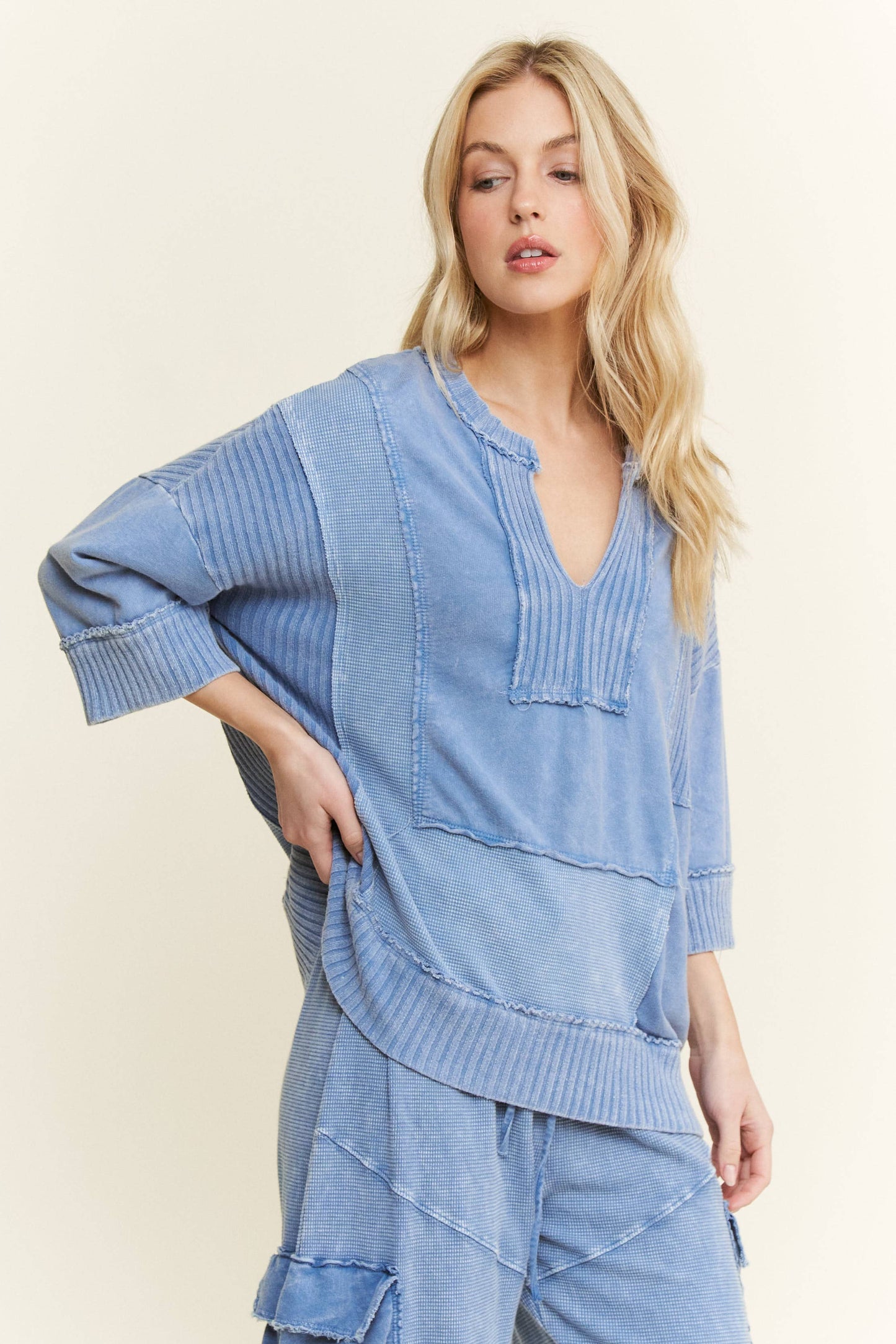 Mineral Washed Split Neckline sweatshirt HT6291