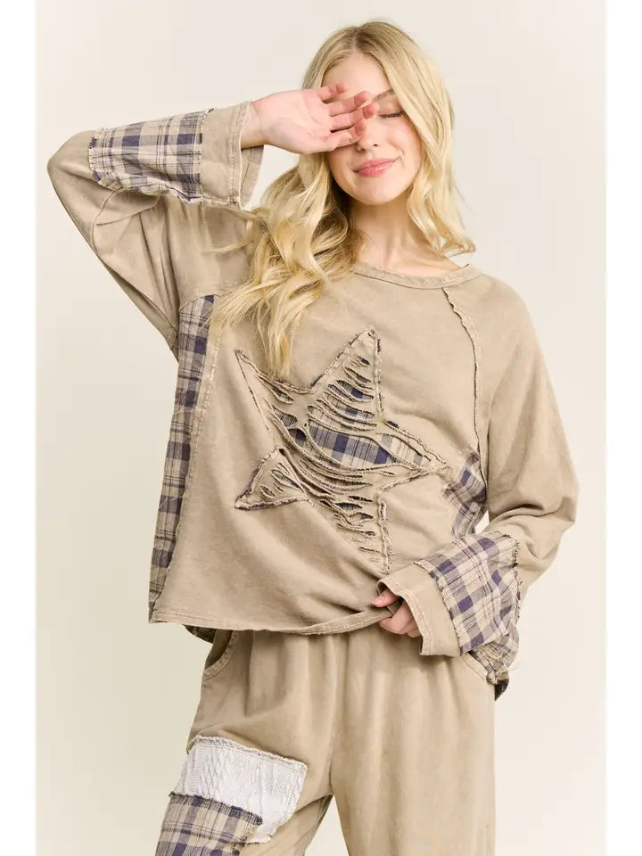 Mineral Washed Distressed Star Patch Plaid top  HT6783