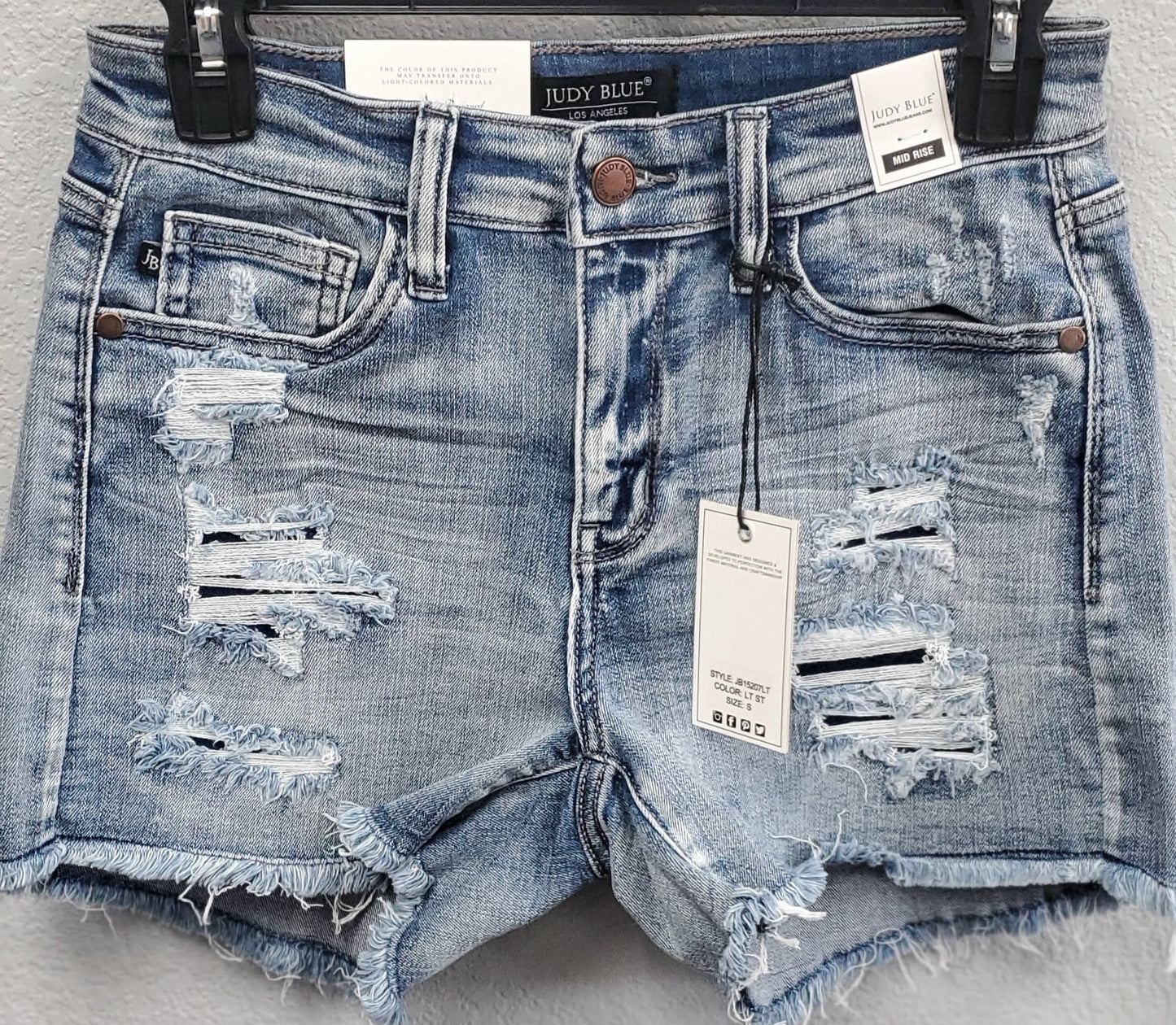 MID-RISE PATCH + WASHOUT CUT OFF SHORTS Judy Blue