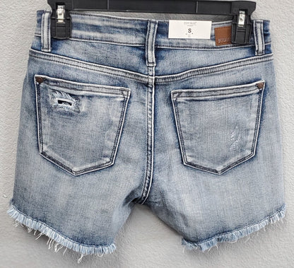 MID-RISE PATCH + WASHOUT CUT OFF SHORTS Judy Blue