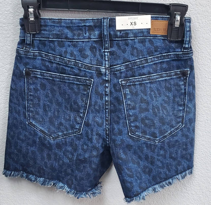 150196 Mid Rise Leopard Print Fray Hem Jean Shorts